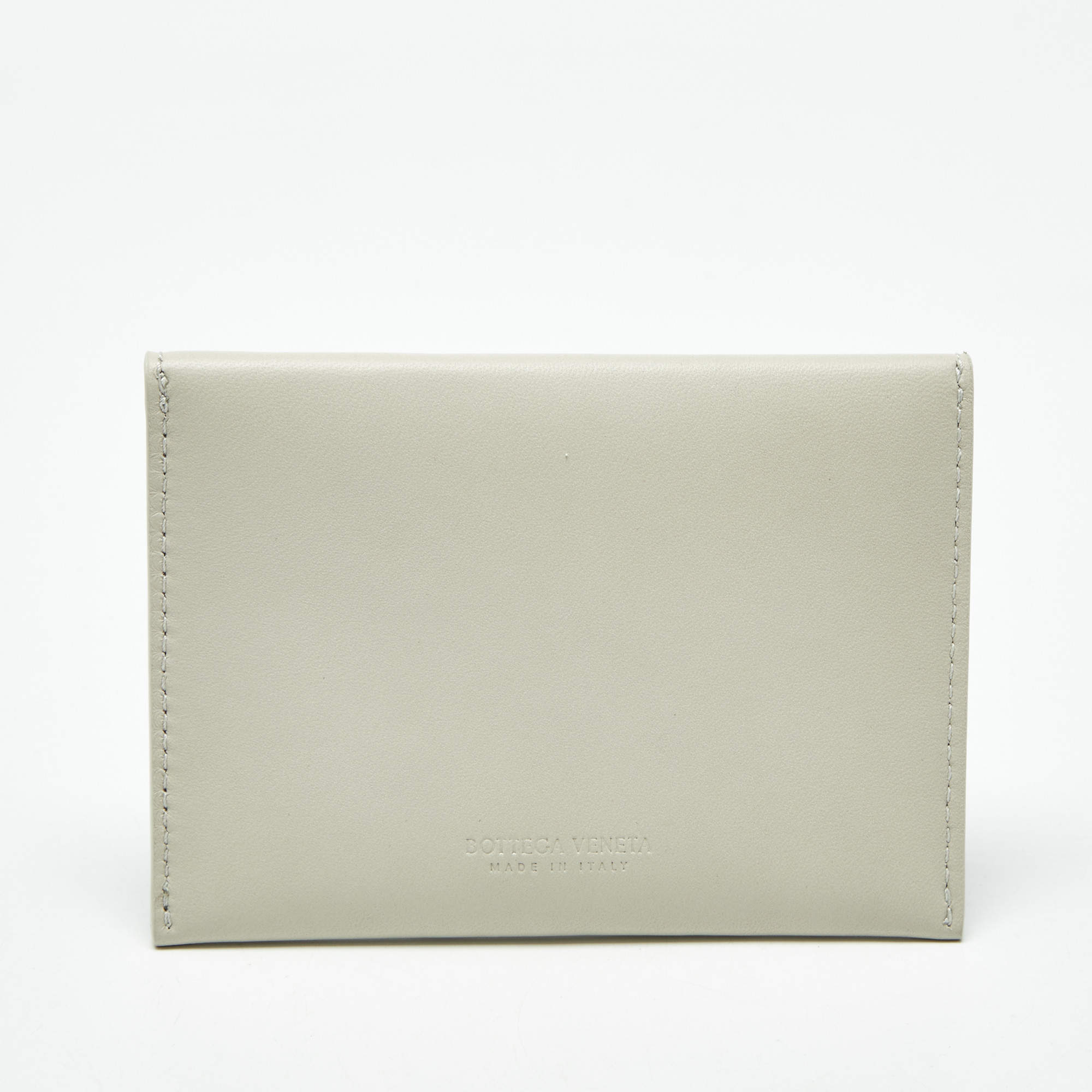 مملوكة مسبقًا Bottega Veneta Off White Leather Envelope Card Holder