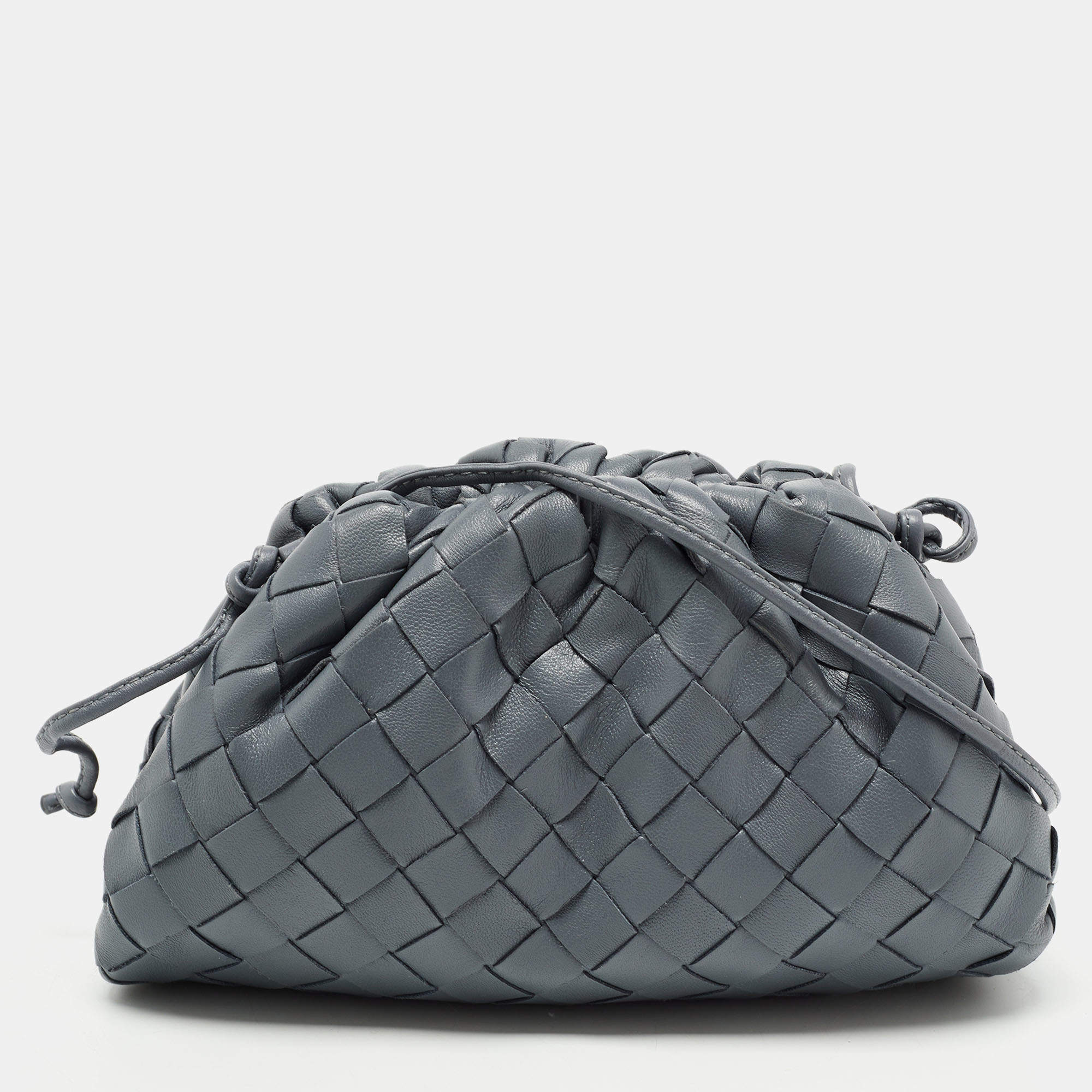 مملوكة مسبقًا Bottega Veneta Grey Intrecciato Leather Mini The Pouch Bag