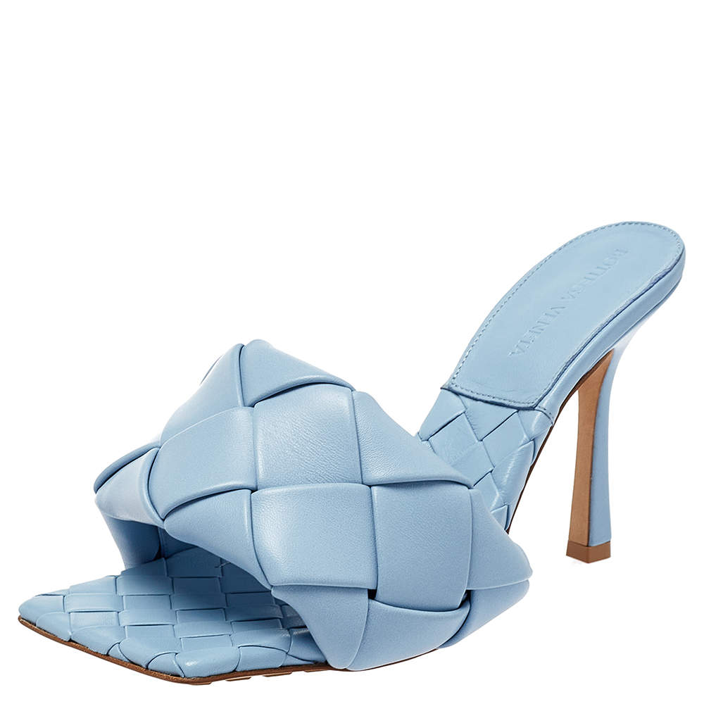 مملوكة مسبقًا Bottega Veneta Light Blue Intrecciato Leather Lido Slide Sandals Size 38