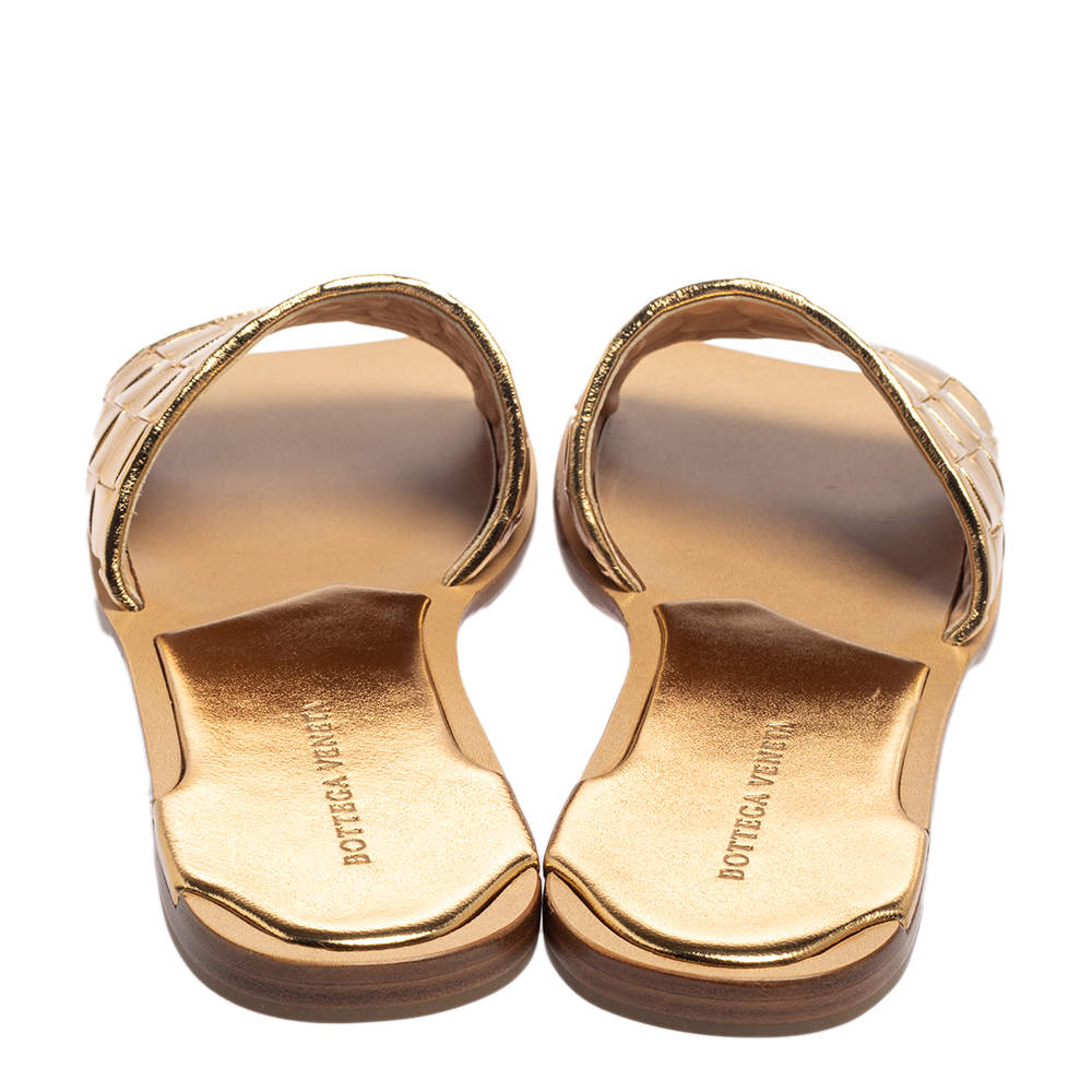 Pre Owned Bottega Veneta Metallic Gold Intrecciato Leather Stretch Square Toe Flat Slides Size 40