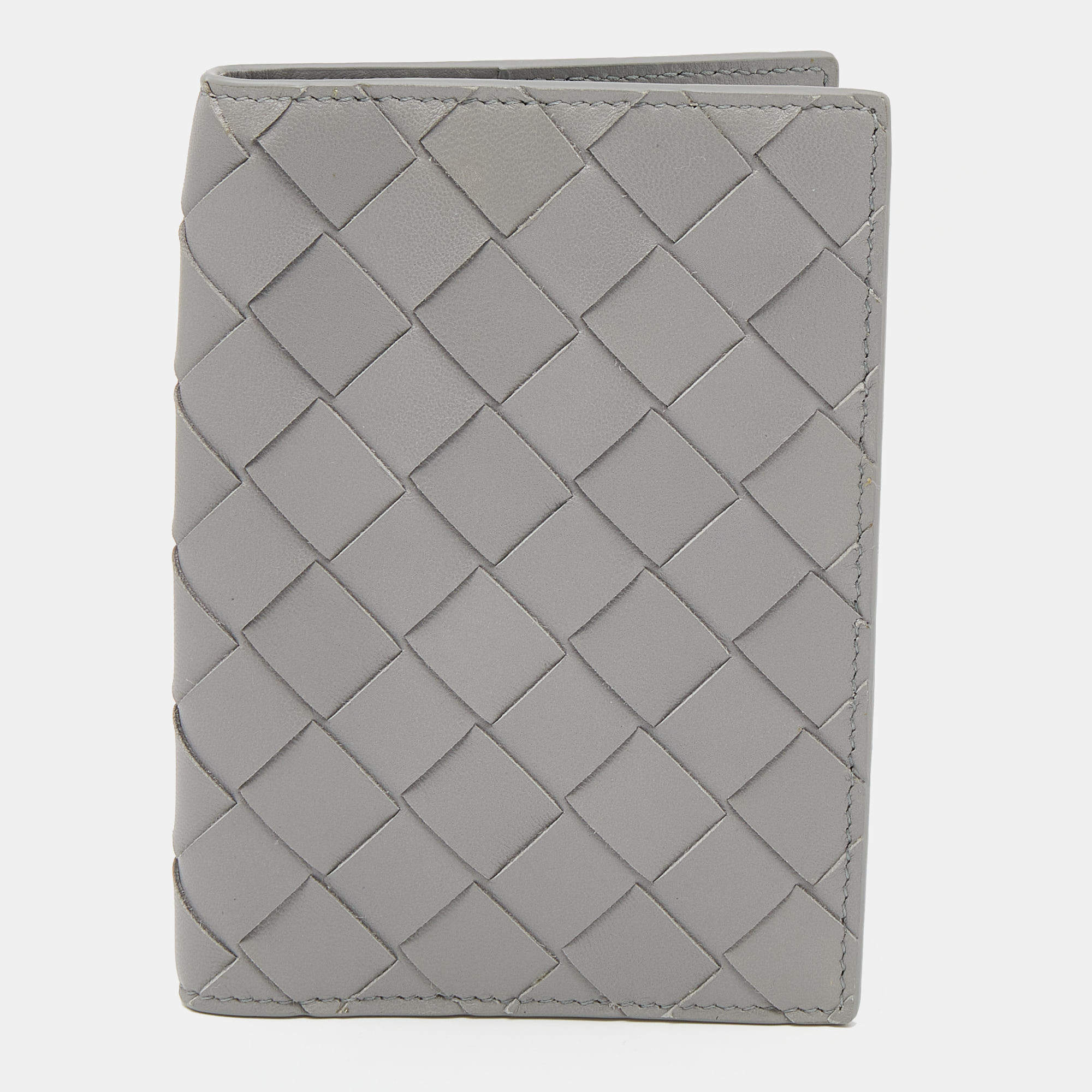 Pre Owned Bottega Veneta Grey Intrecciato Leather Passport Holder