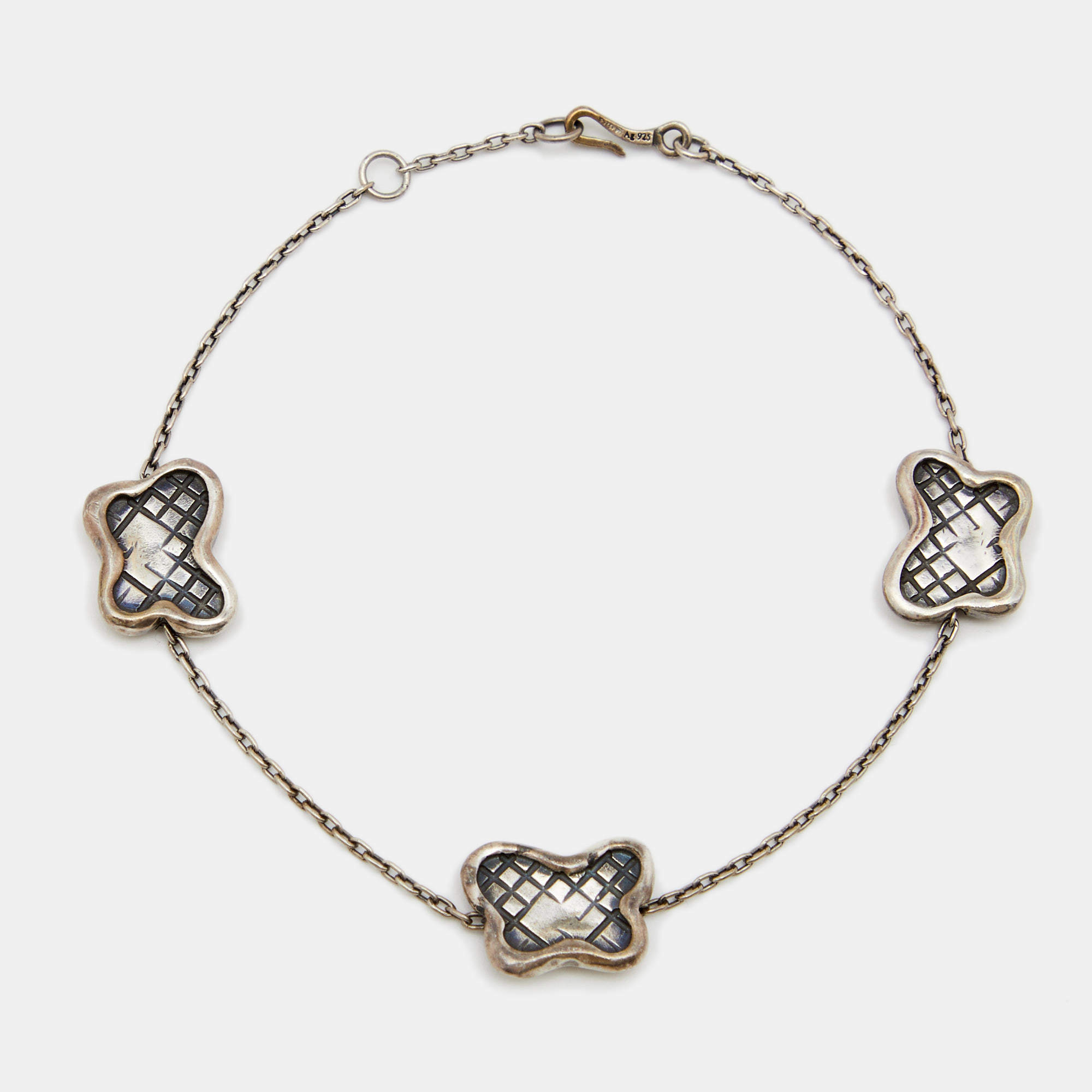 مملوكة مسبقًا Bottega Veneta Intrecciato Engraved Butterfly Charm Sterling Silver Bracelet S