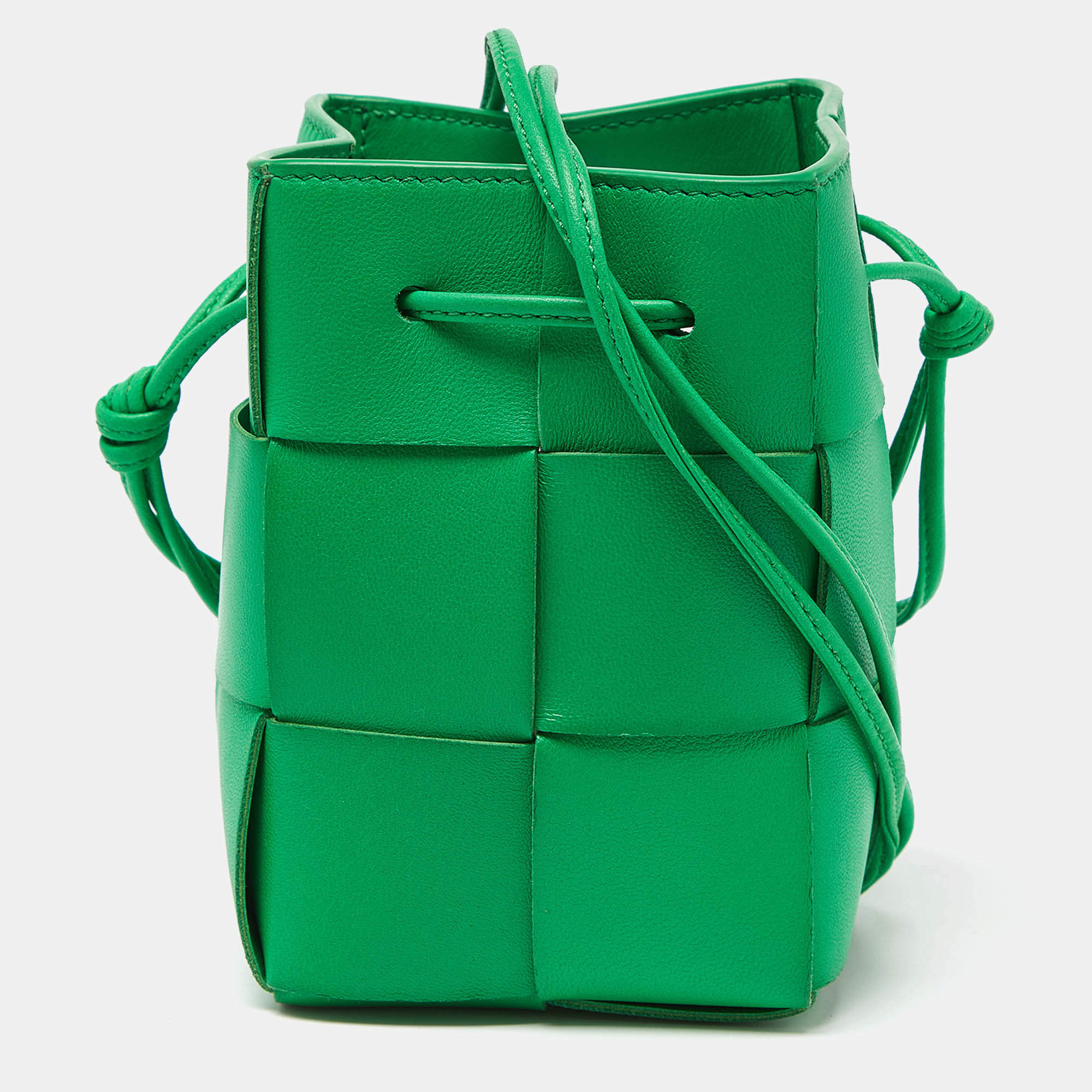 Pre Owned Bottega Veneta Green Intrecciato Leather Mini Cassette Bucket Bag