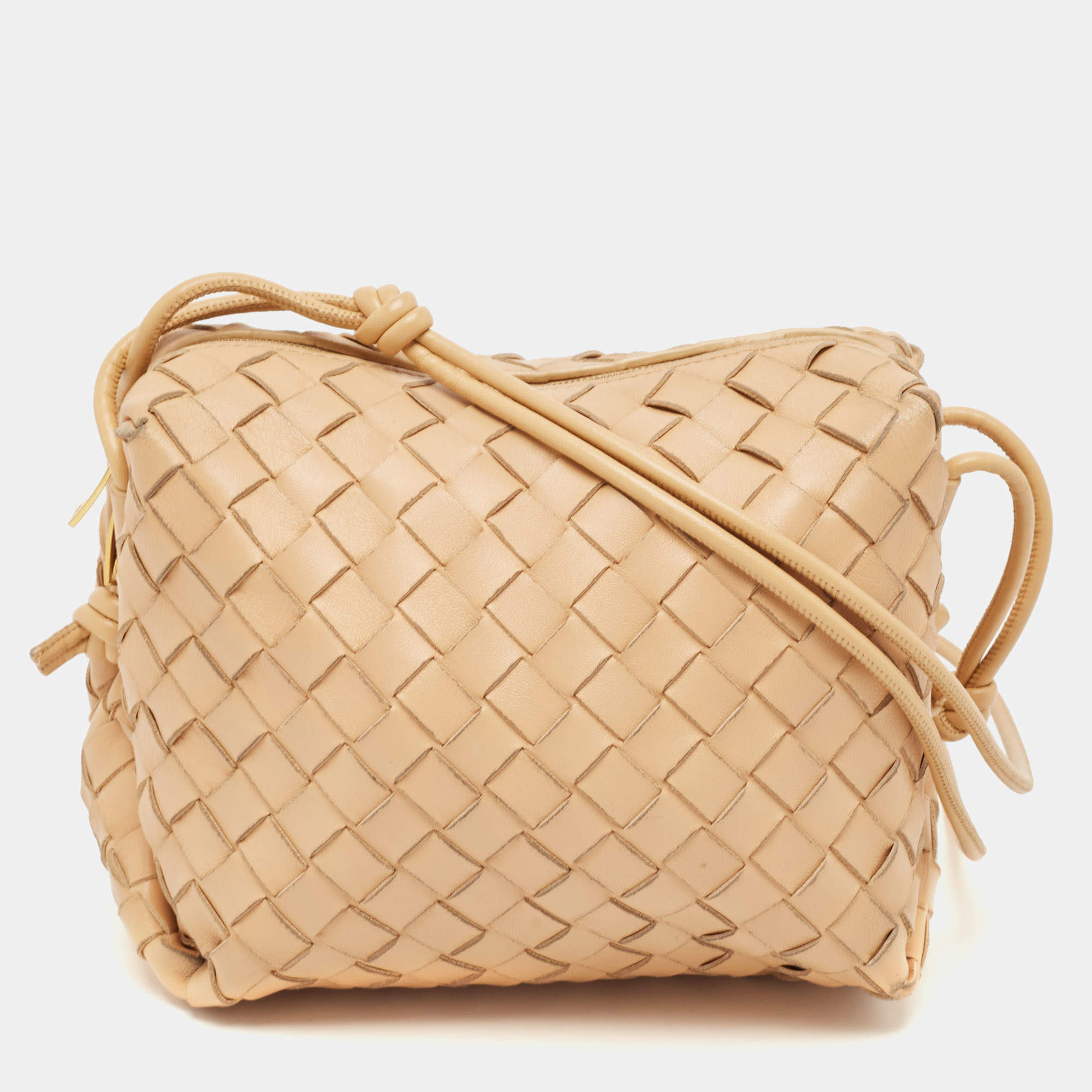 مملوكة مسبقًا Bottega Veneta Beige Intrecciato Leather Small Loop Camera Bag
