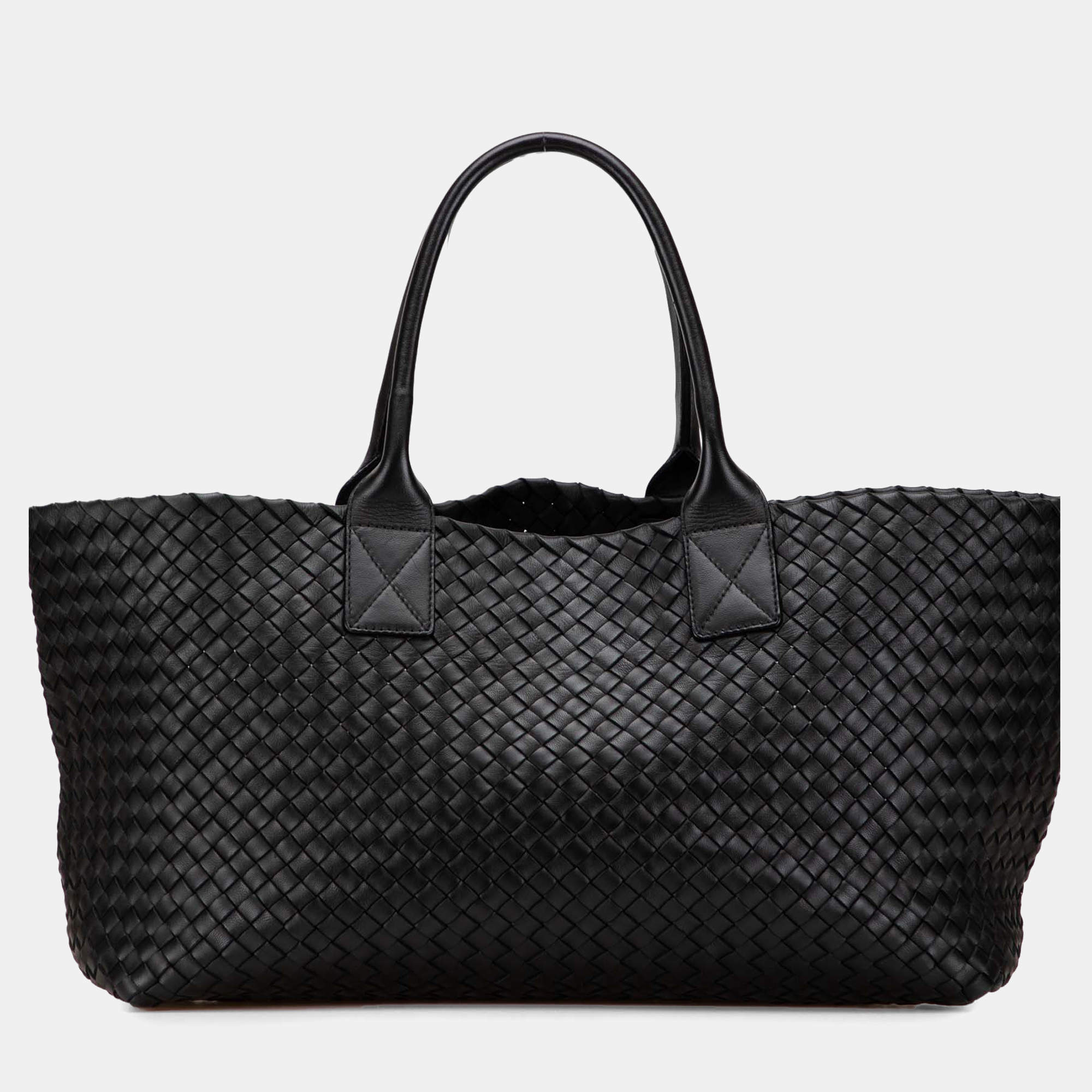Pre Owned Bottega Veneta Black Medium Lambskin Intreccio Cabat Tote