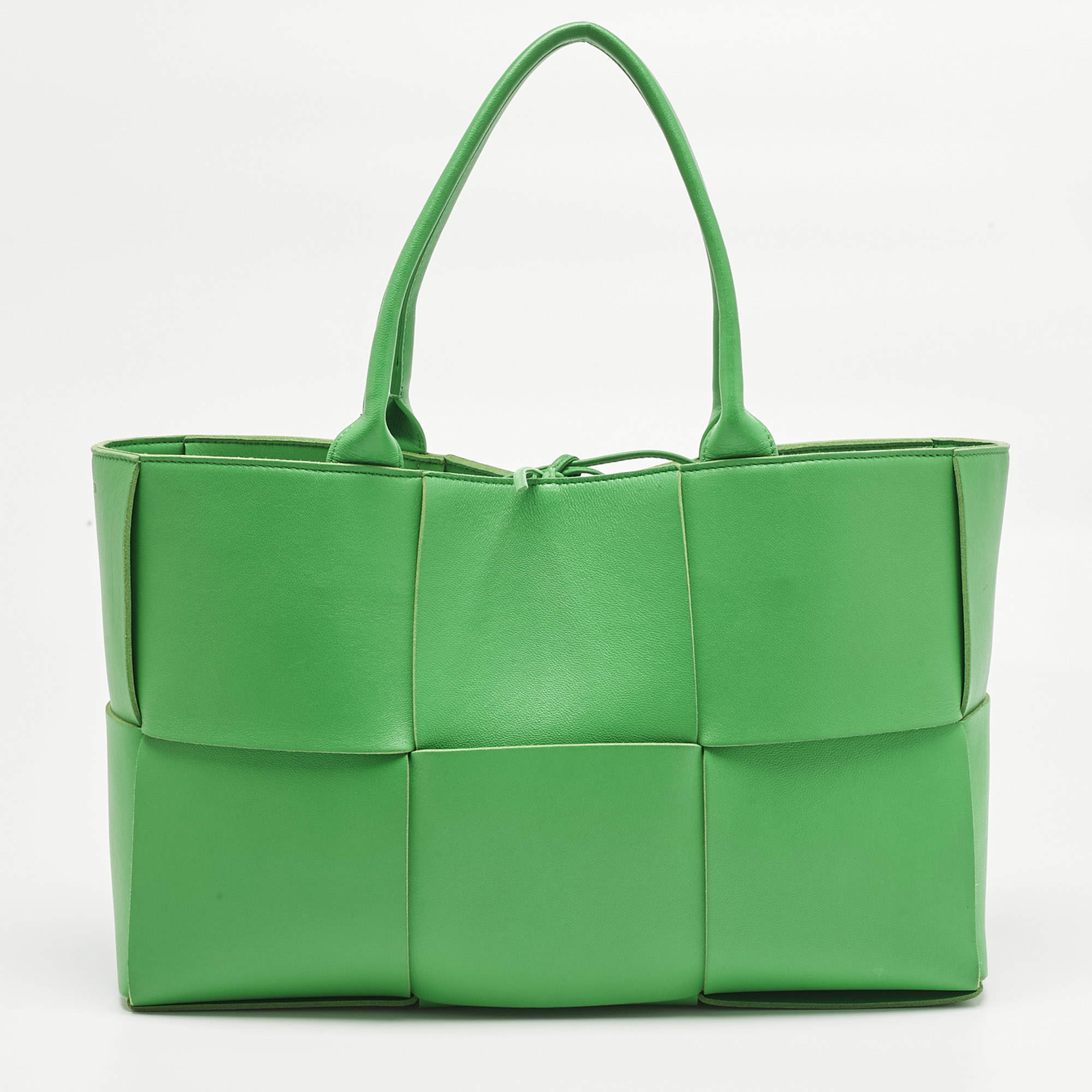 Pre Owned Bottega Veneta Green Intrecciato Leather Medium Arco Tote