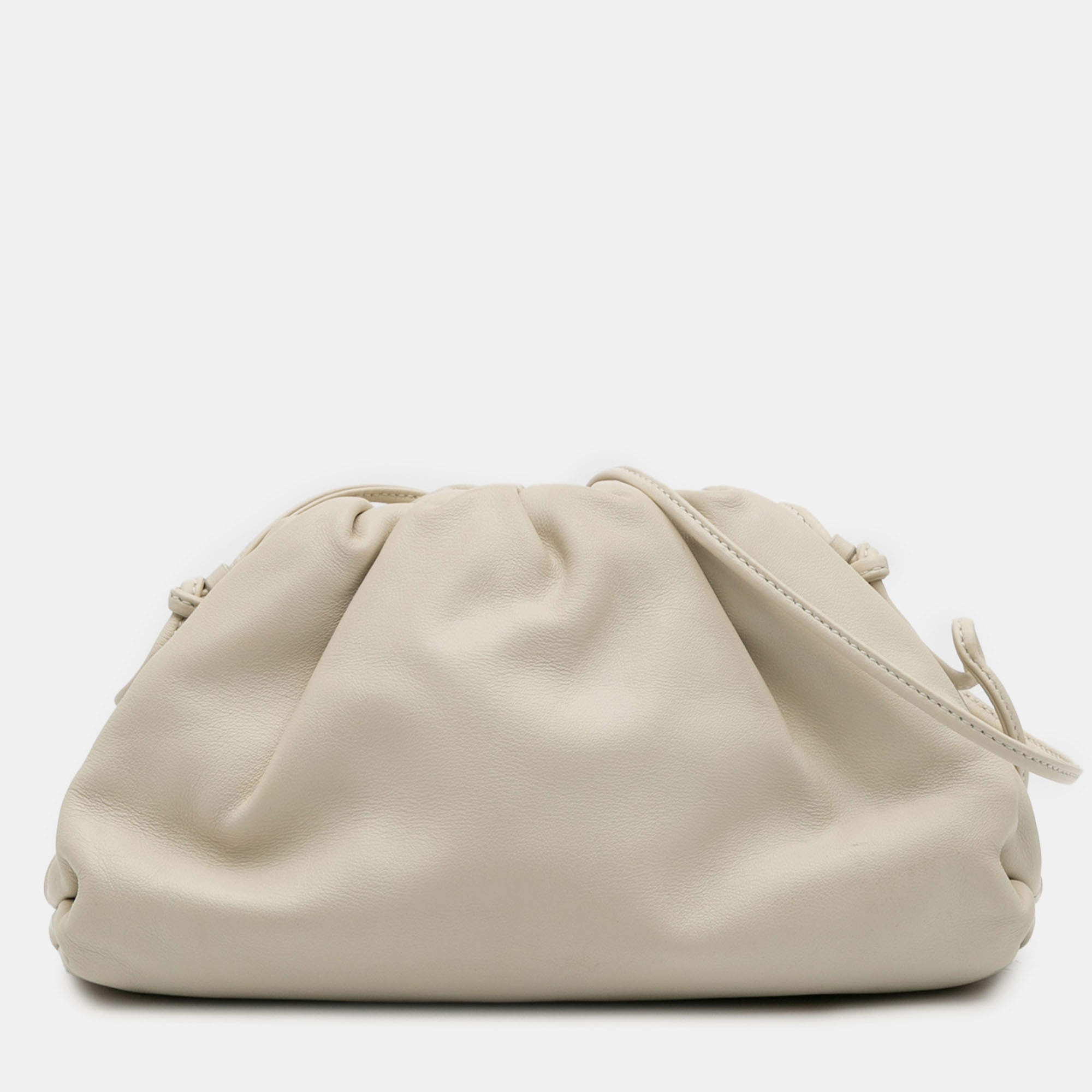 مملوكة مسبقًا Bottega Veneta White Lambskin The Mini Pouch Crossbody