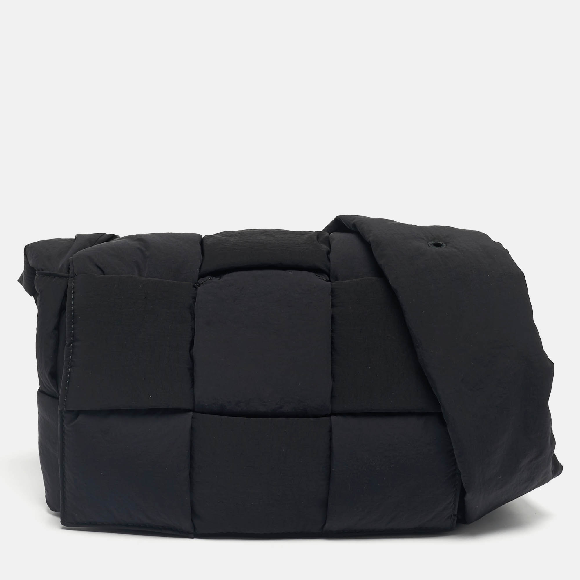 Pre Owned Bottega Veneta Black Intreccio Nylon Medium Cassette Shoulder Bag