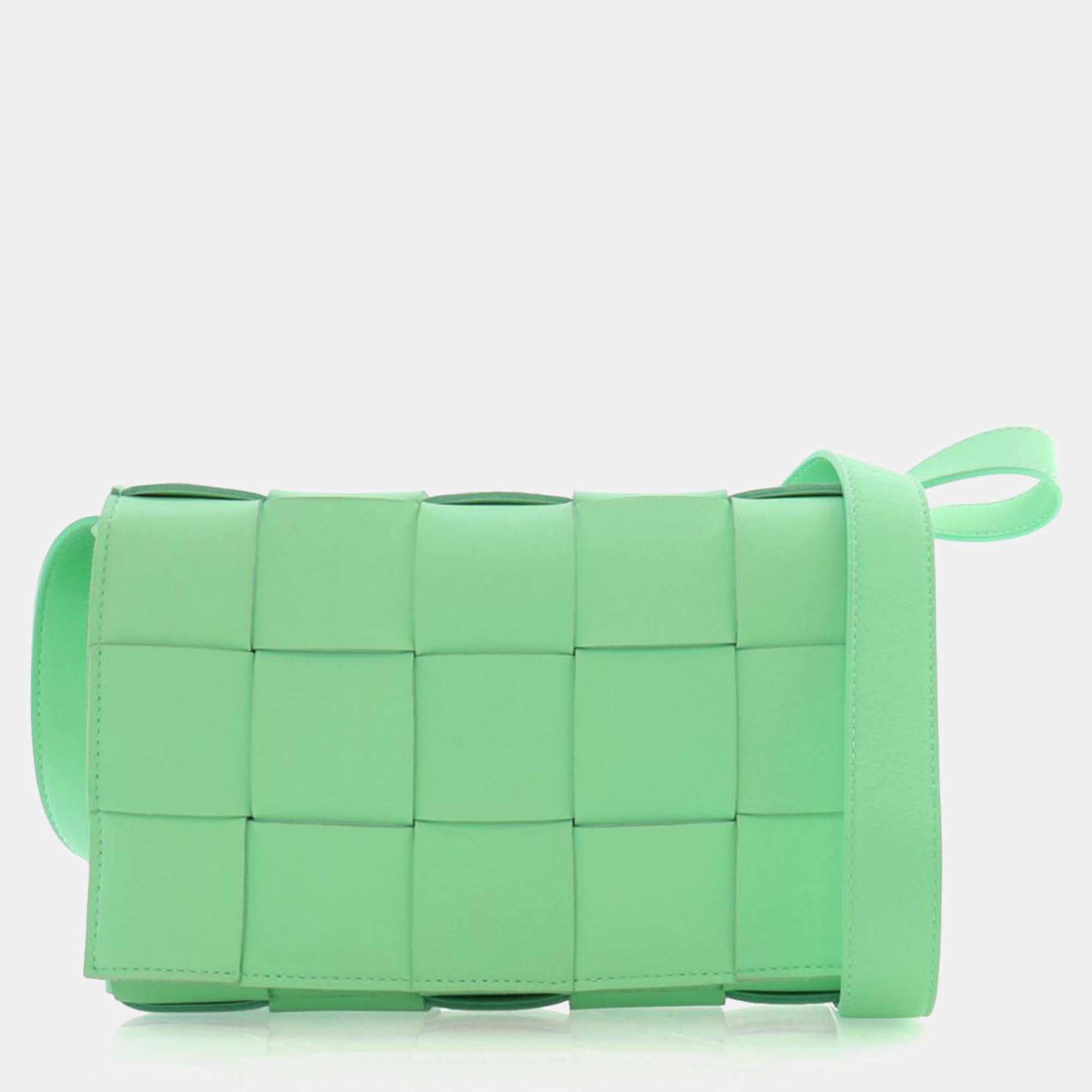 مملوكة مسبقًا Bottega Veneta Lambskin Cassette Crossbody