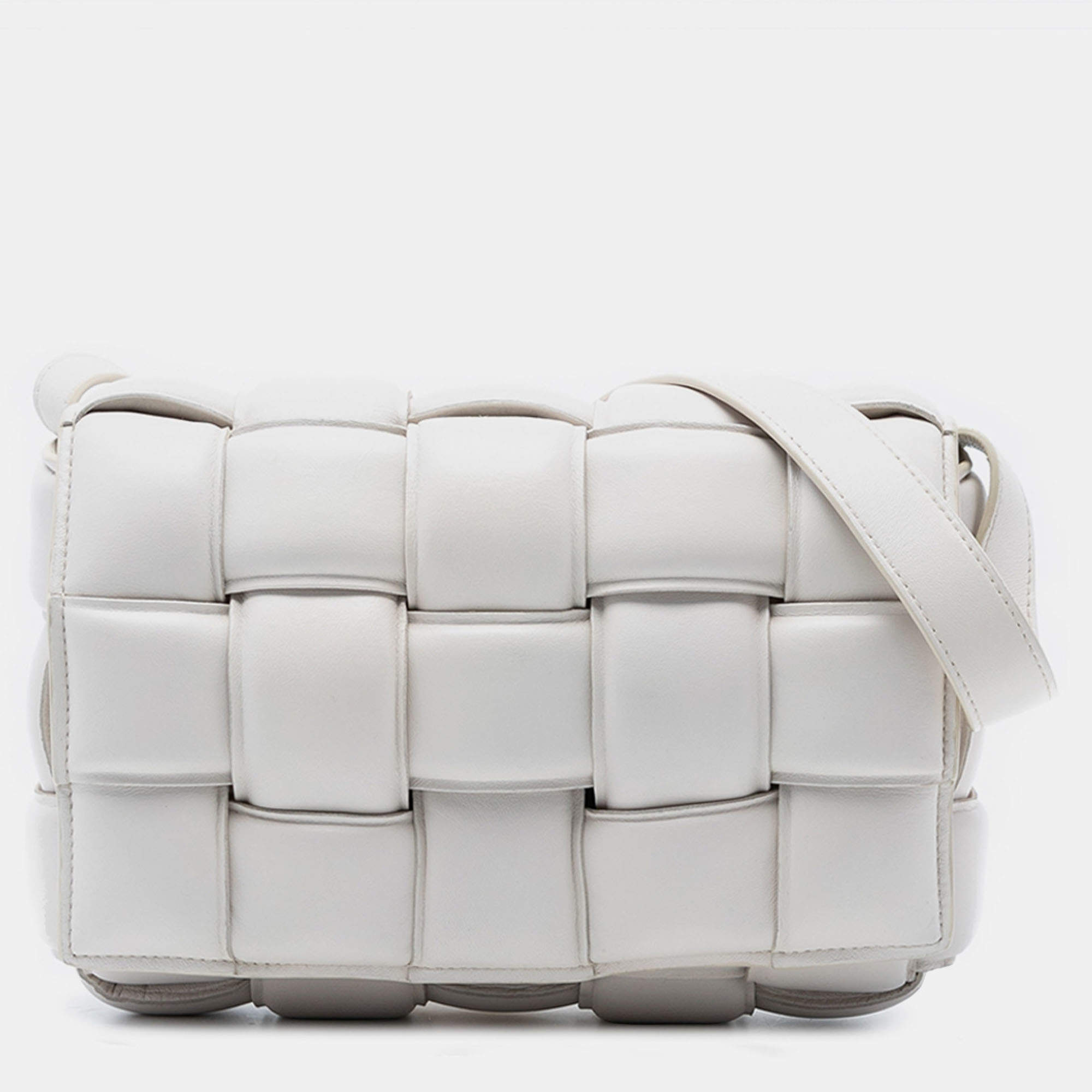 مملوكة مسبقًا Bottega Veneta White Nappa Intrecciato Padded Cassette Crossbody
