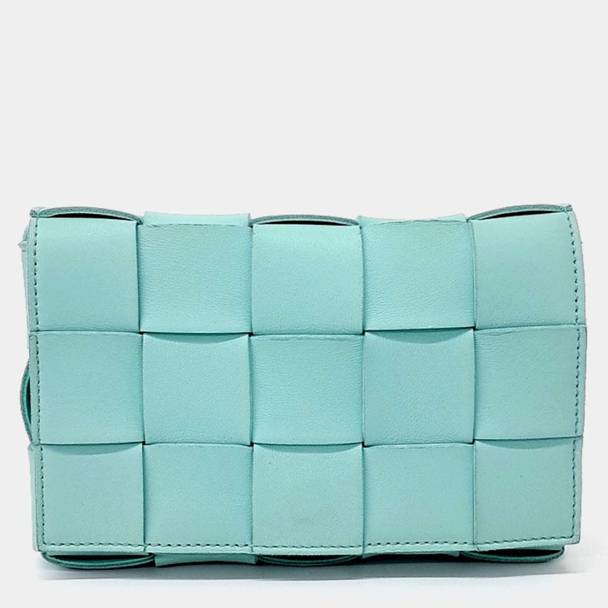 مملوكة مسبقًا حقيبة بوتيغا فينيتا جلد زرقاء كاسيت صغيرة