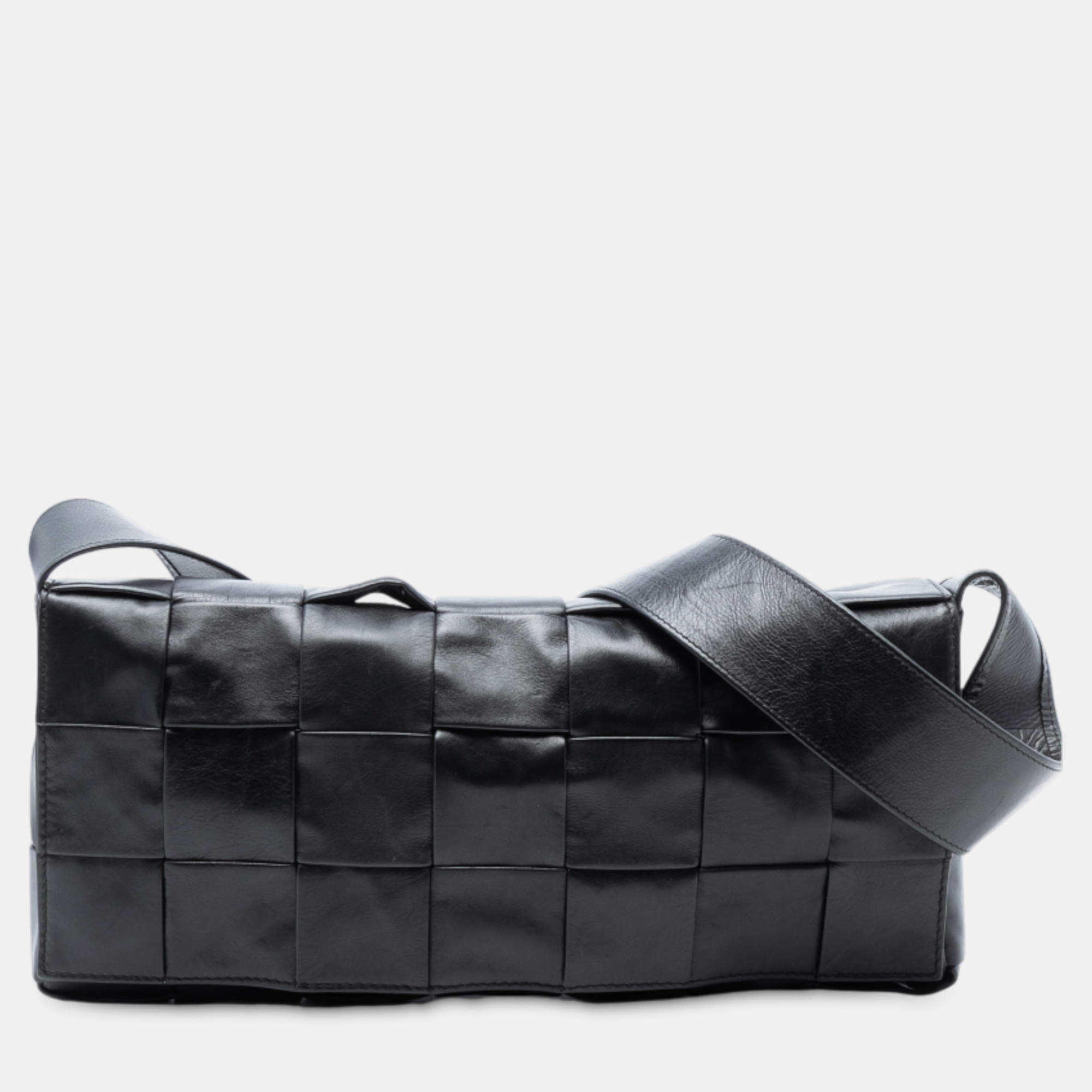 Pre Owned Bottega Veneta Black Stretch Paper Calfskin Intrecciato Cassette Crossbody