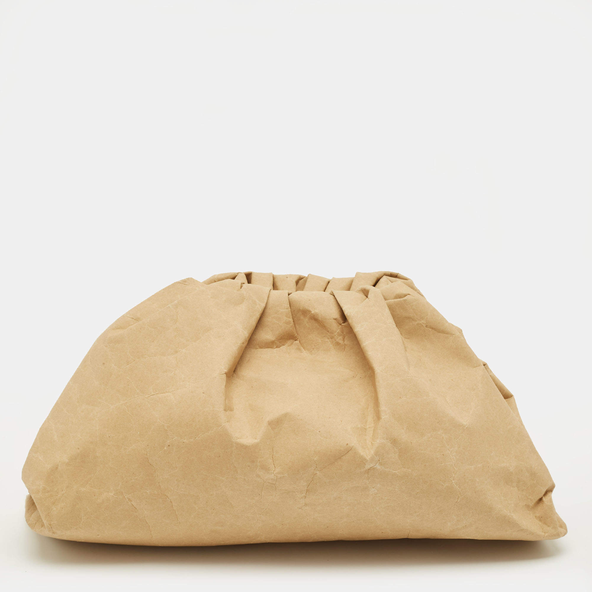 مملوكة مسبقًا Bottega Veneta The Pouch Beige Kraft Paper Clutch