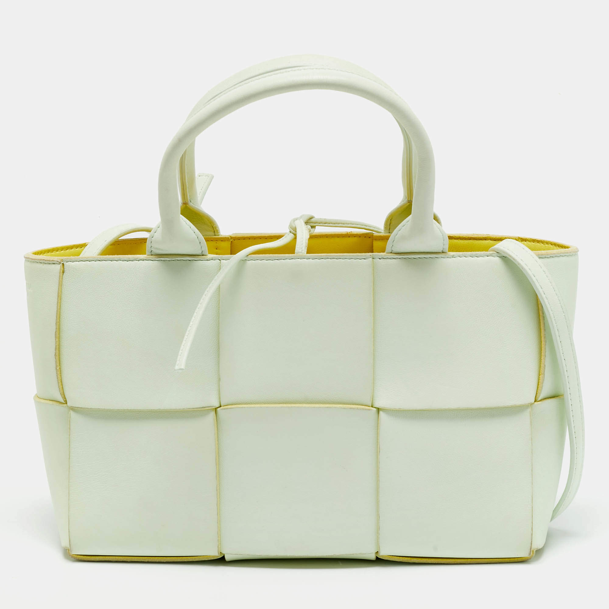 مملوكة مسبقًا حقيبة يد بوتيغا فينيتا أركو ميني جلد أنتريتشيو أخضر نعناعي