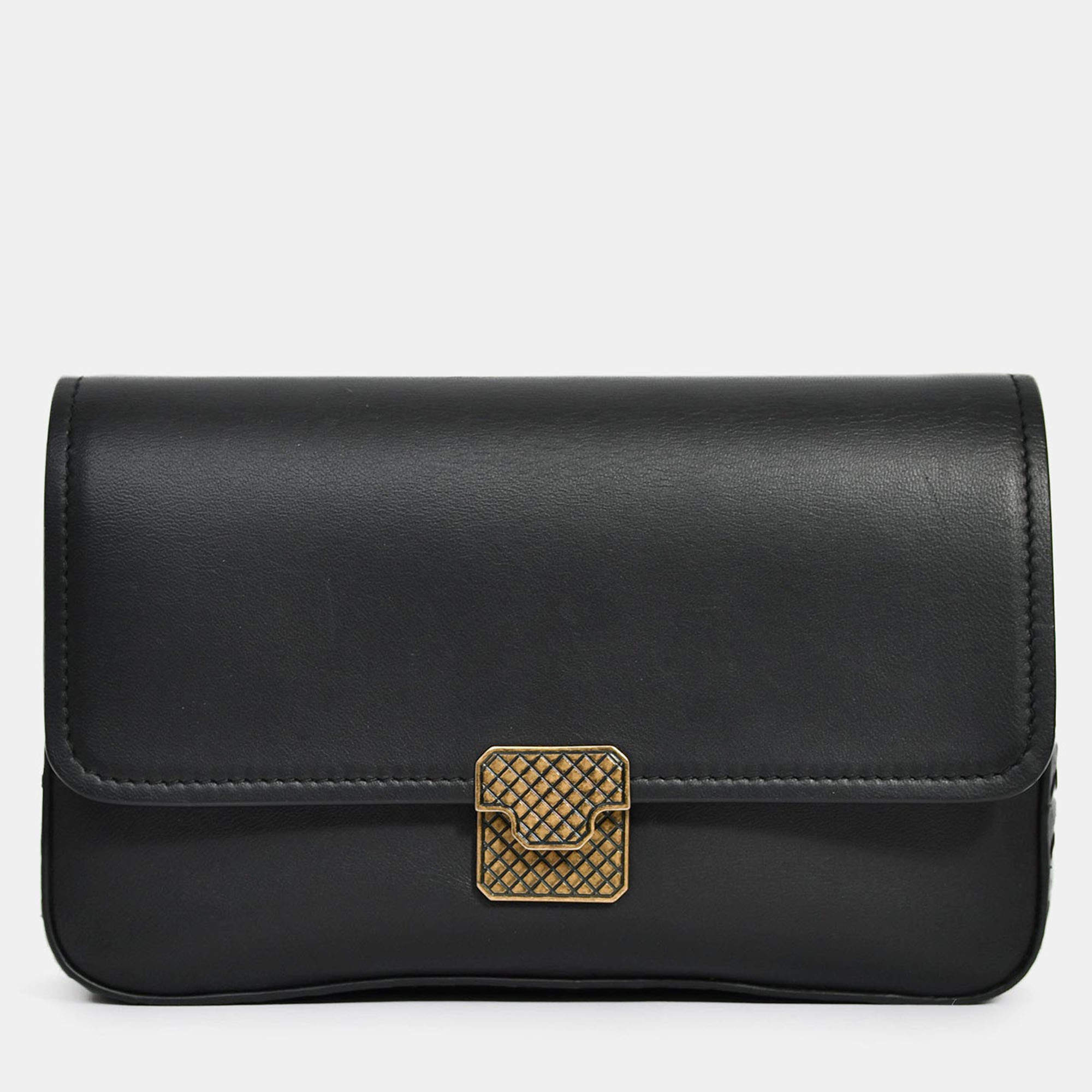 مملوكة مسبقًا Bottega Veneta Black Leather Intrecciato Detail Wallet On Chain