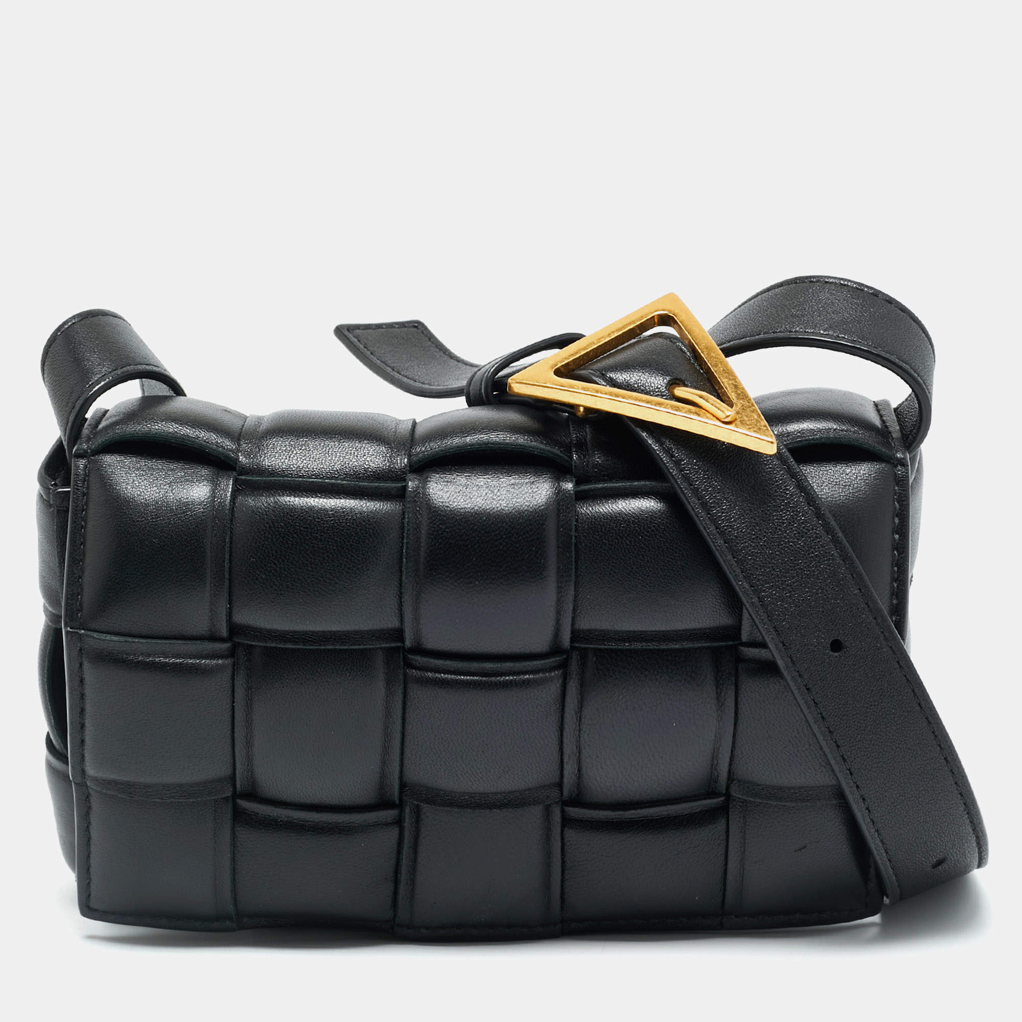 مملوكة مسبقًا حقيبة كروس بودي بوتيغا فينيتا مبطنة كاسيت جلد متشابك أسود