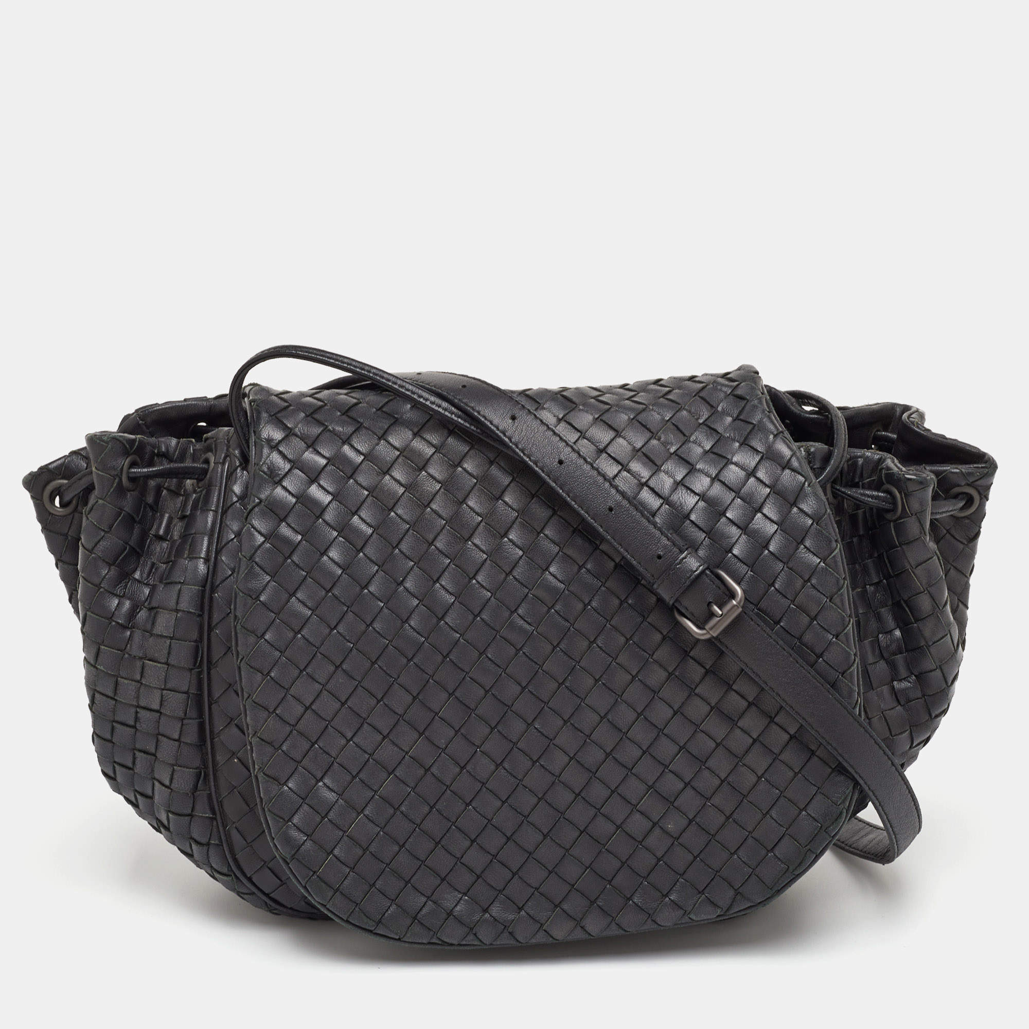 مملوكة مسبقًا حقيبة كروس بودي بوتيغا فينيتا جلد أسود سحاب برباط 