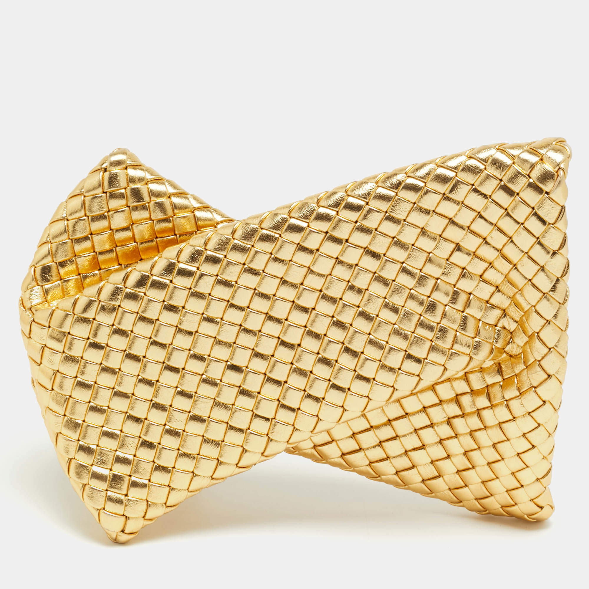 مملوكة مسبقًا Bottega Veneta Crisscross Gold Padded Intrecciato Leather Clutch