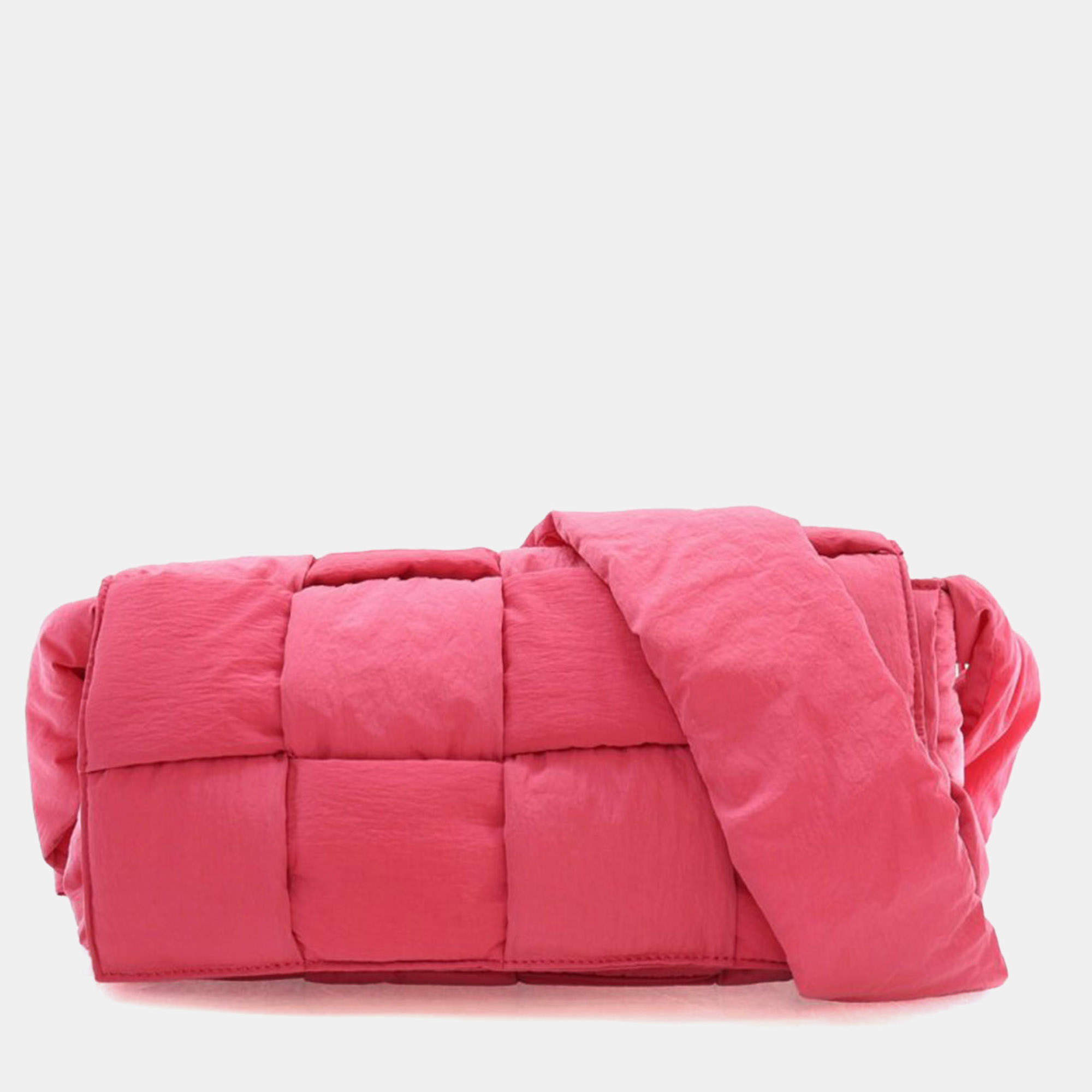 مملوكة مسبقًا Bottega Veneta Padded Tech Cassette Bag