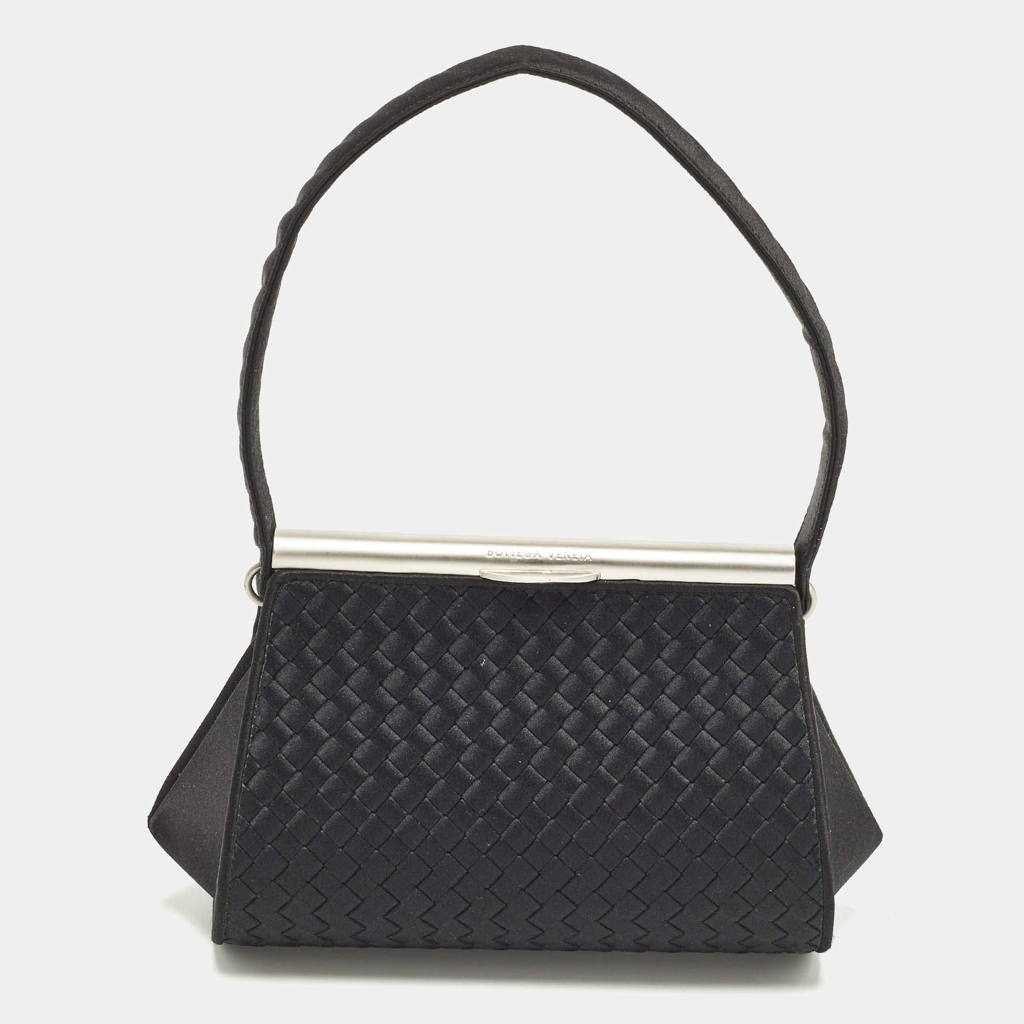 مملوكة مسبقًا Bottega Veneta Black Intrecciato Satin Clasp Pouch Bag