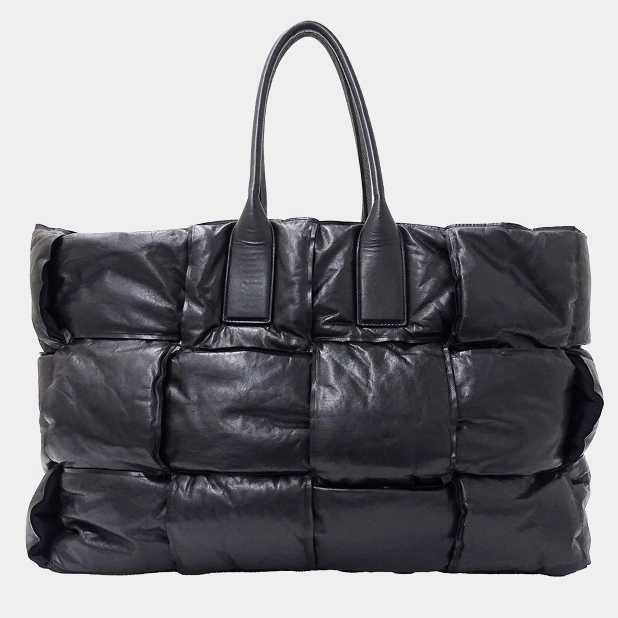 مملوكة مسبقًا Bottega Veneta Maxi Intrecciato Tote Bag In Calfskin Squash Black