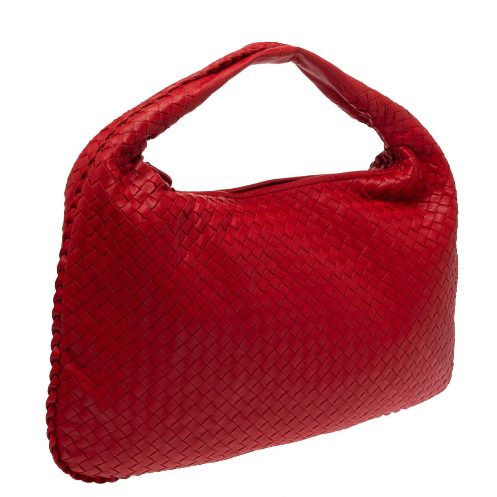 BOTTEGA VENETA Intrecciato Woven Leather Medium Veneta Hobo Bag (Red) –  Moschinm