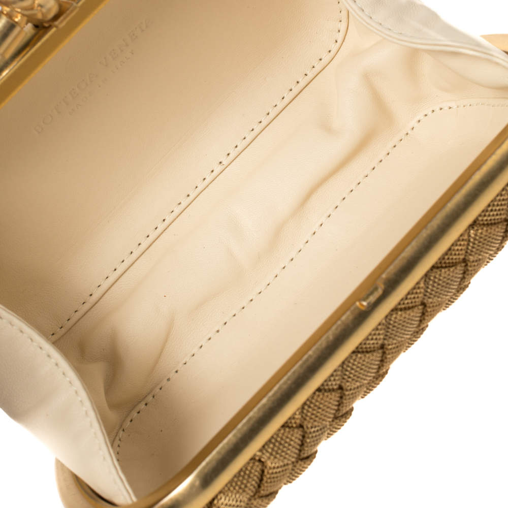 Bottega Veneta Gold Intrecciato Knot Silk Clutch Bag Golden Cloth  ref.313925 - Joli Closet