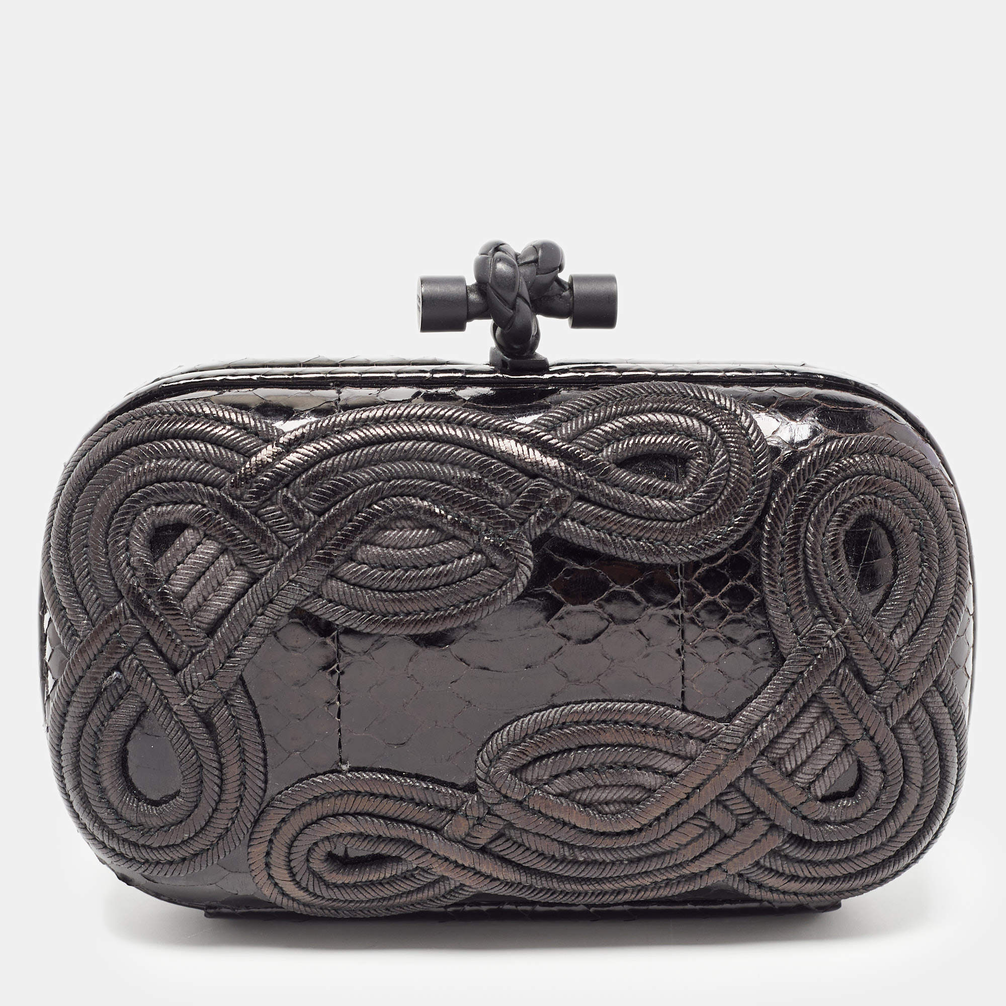 مملوكة مسبقًا Bottega Veneta Black Python Embroidered Thread Knot Clutch