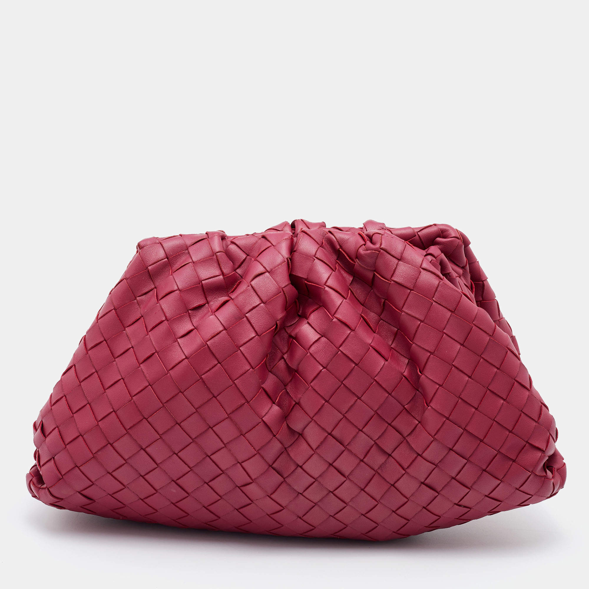 BOTTEGA VENETA: The mini pouch clutch in leather - Red
