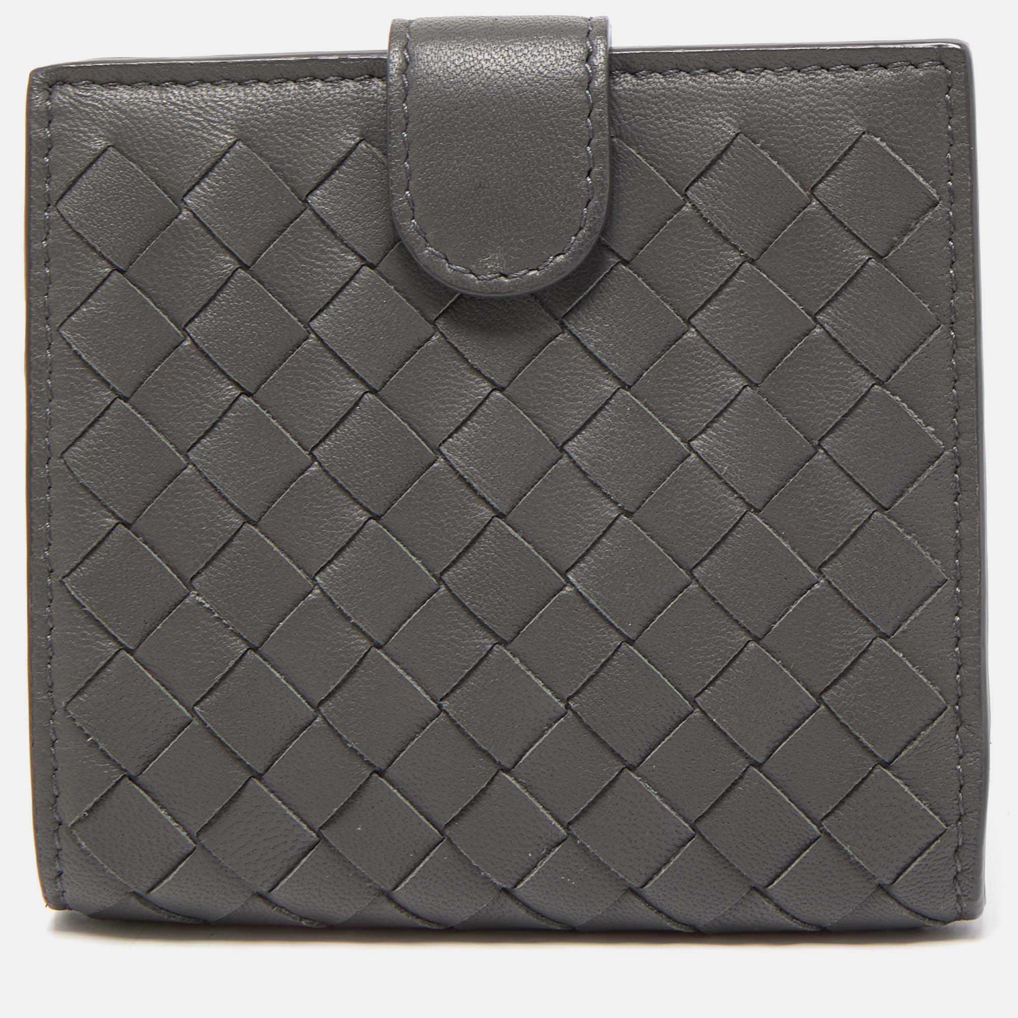 مملوكة مسبقًا Bottega Veneta Grey Intrecciato Leather Bifold Wallet
