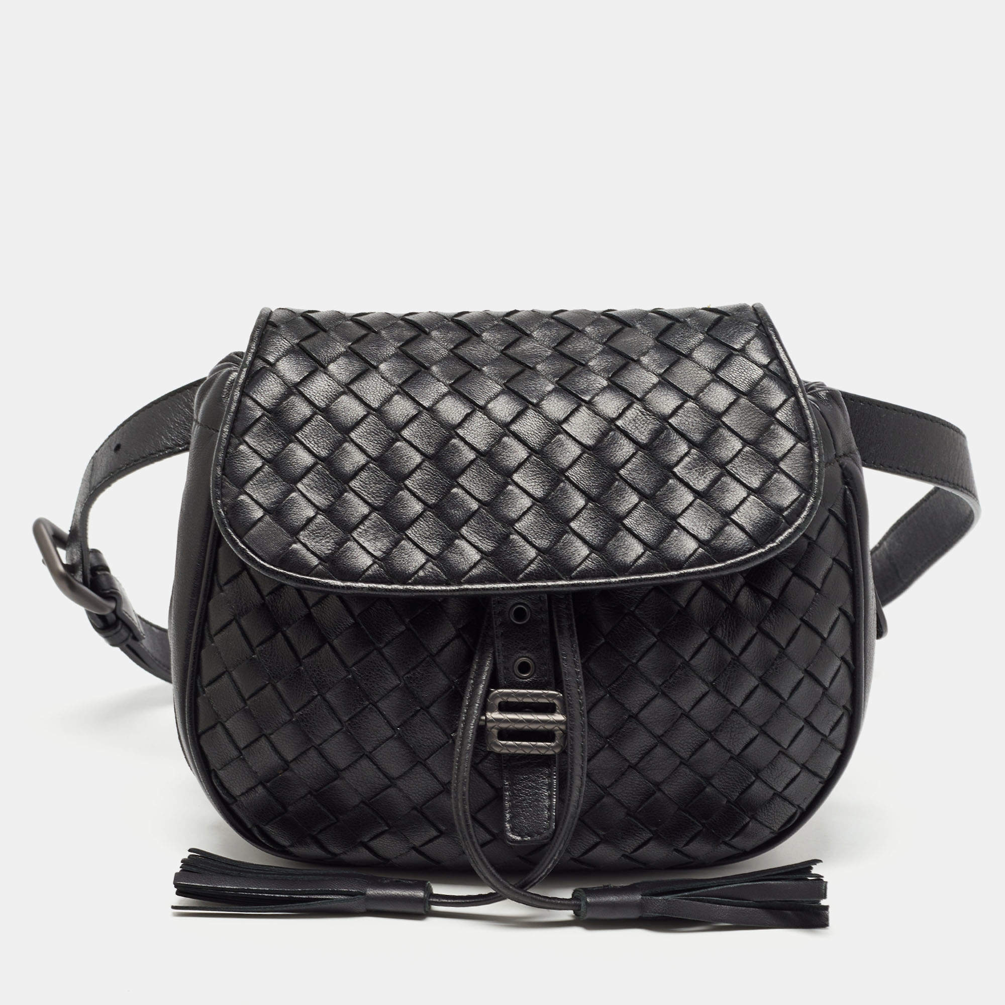 Pre Owned Bottega Veneta Black Intrecciato Leather Zip Around Tassel Belt Bag