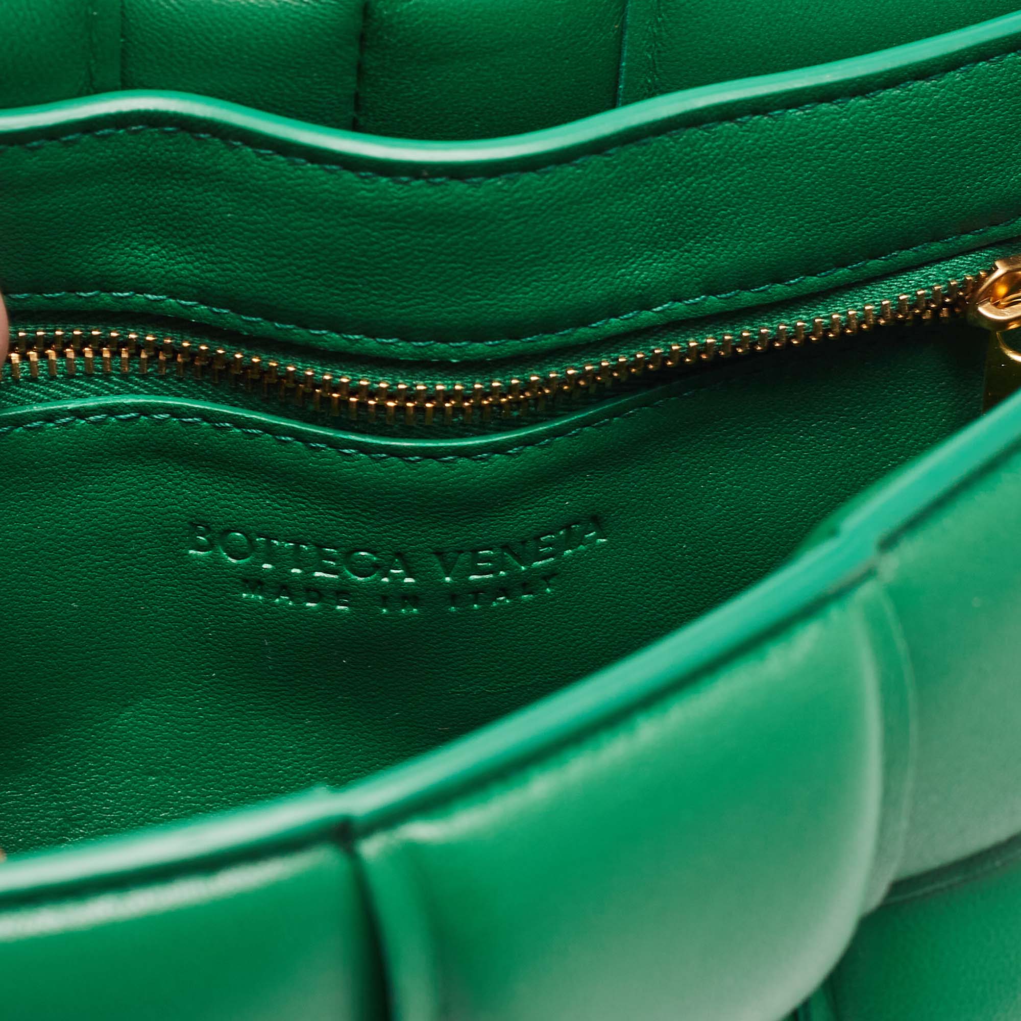 Cross body bags Bottega Veneta - The Chain Cassette bag in Racing Green  color - 631421VBWZ03104