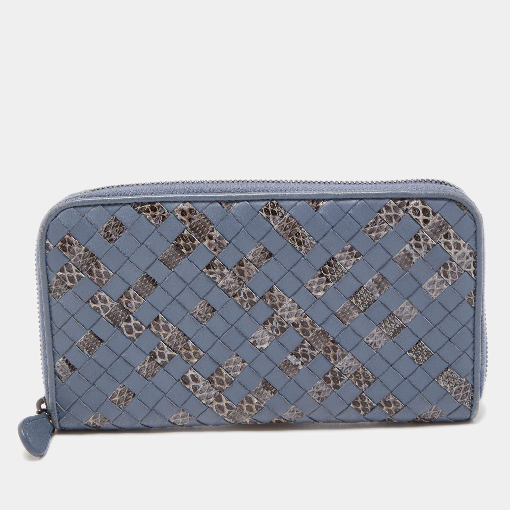 مملوكة مسبقًا Bottega Veneta Light Blue Intrecciato Leather and Watersnake Zip Around Continental Wallet