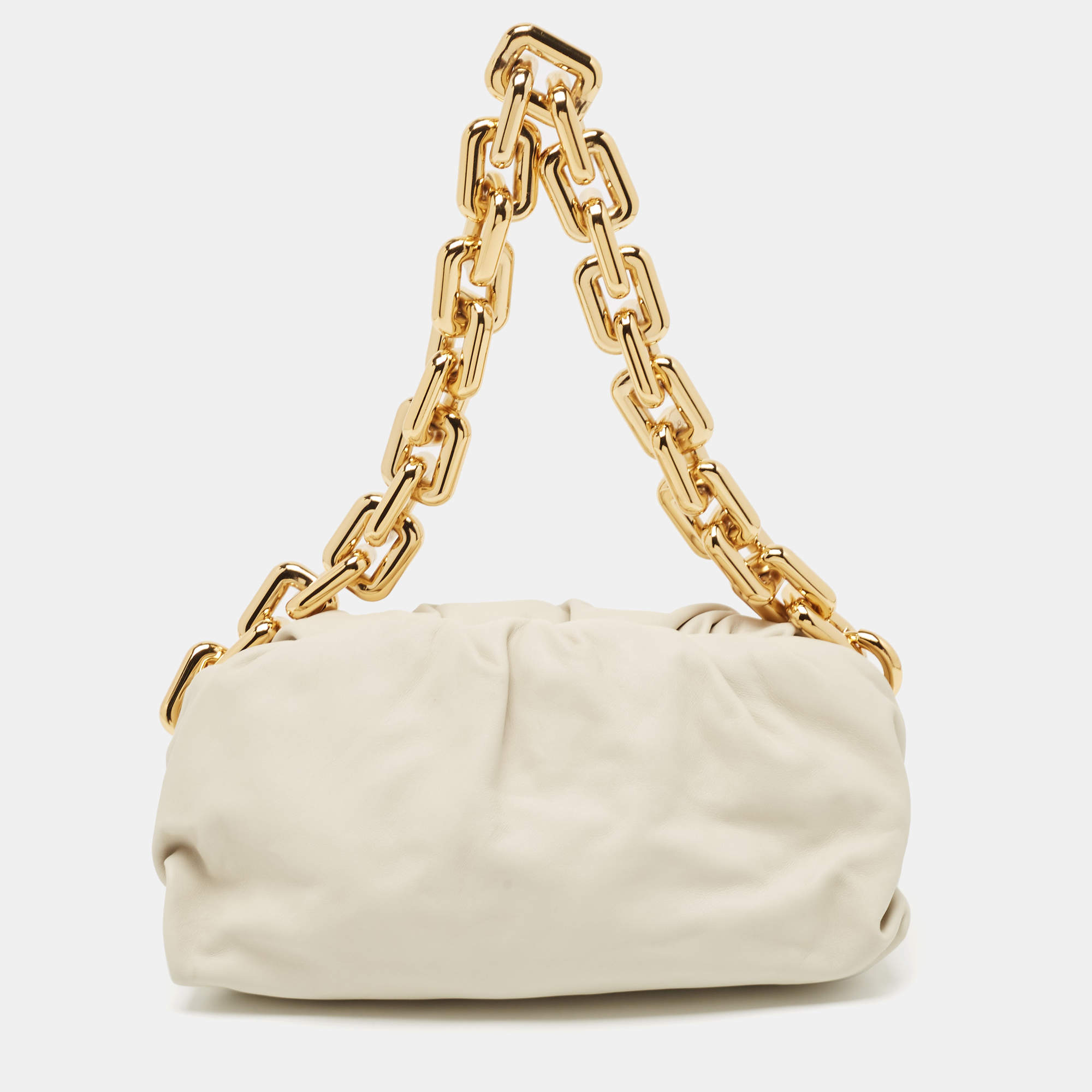 مملوكة مسبقًا Bottega Veneta Off White Leather The Chain Pouch Bag