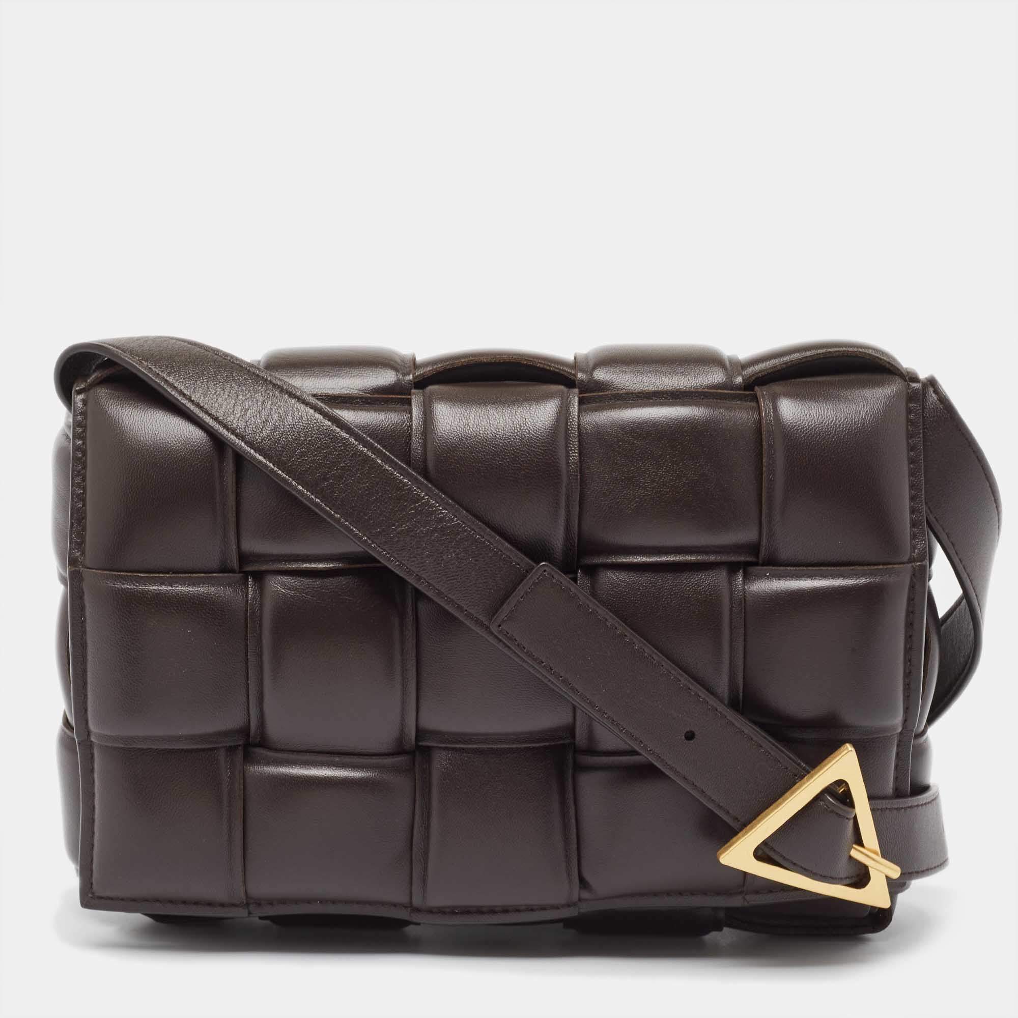 مملوكة مسبقًا Bottega Veneta Dark Brown Padded Leather Cassette Shoulder Bag