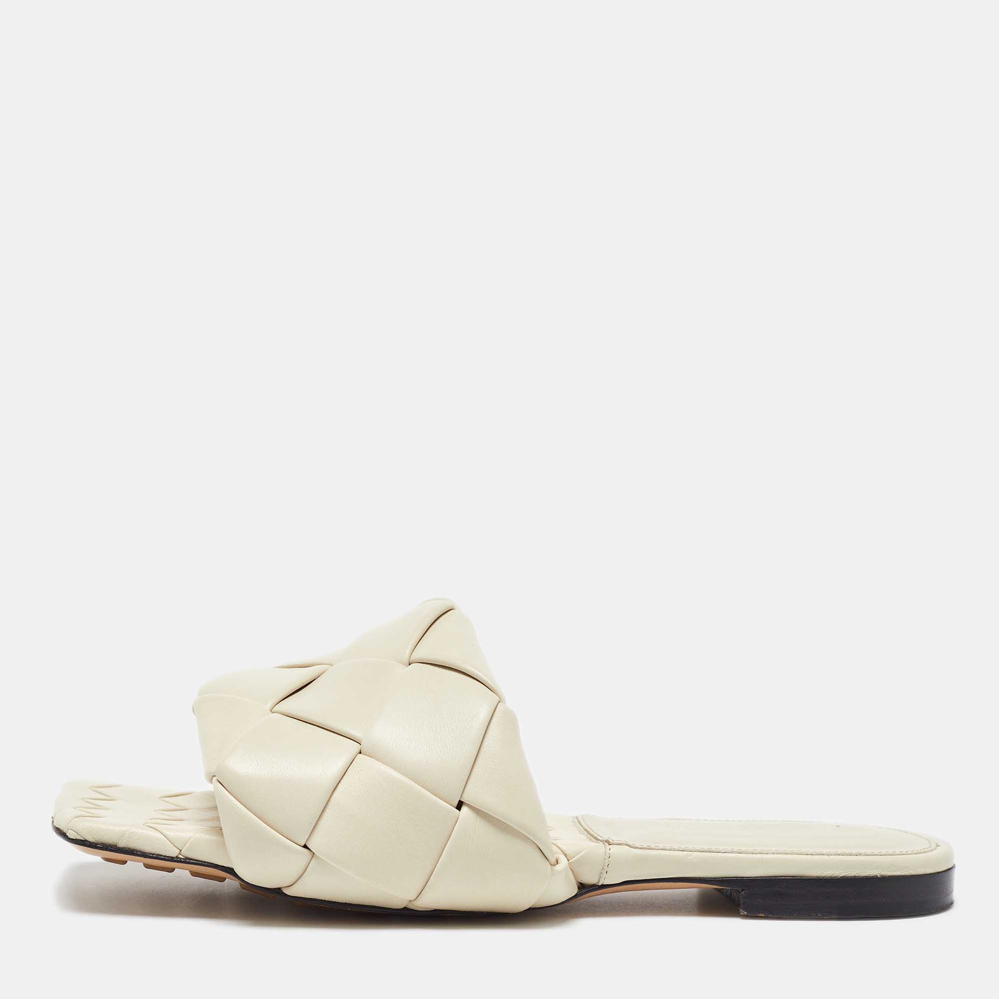 مملوكة مسبقًا Bottega Veneta White Intrecciato Leather Lido Flat Slides Size 37