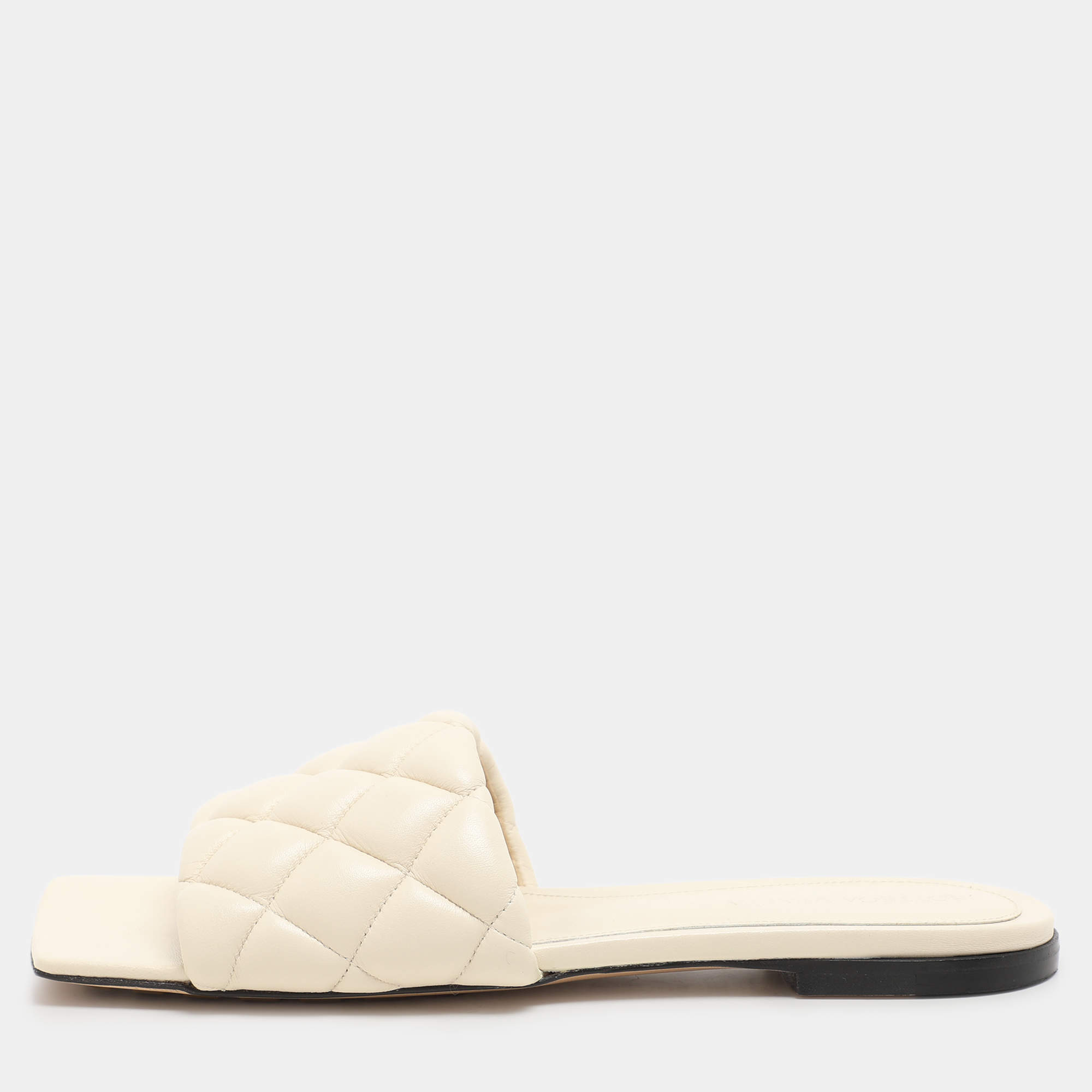 مملوكة مسبقًا Bottega Veneta Cream Quilted Leather Lido Flat Sandals Size 36
