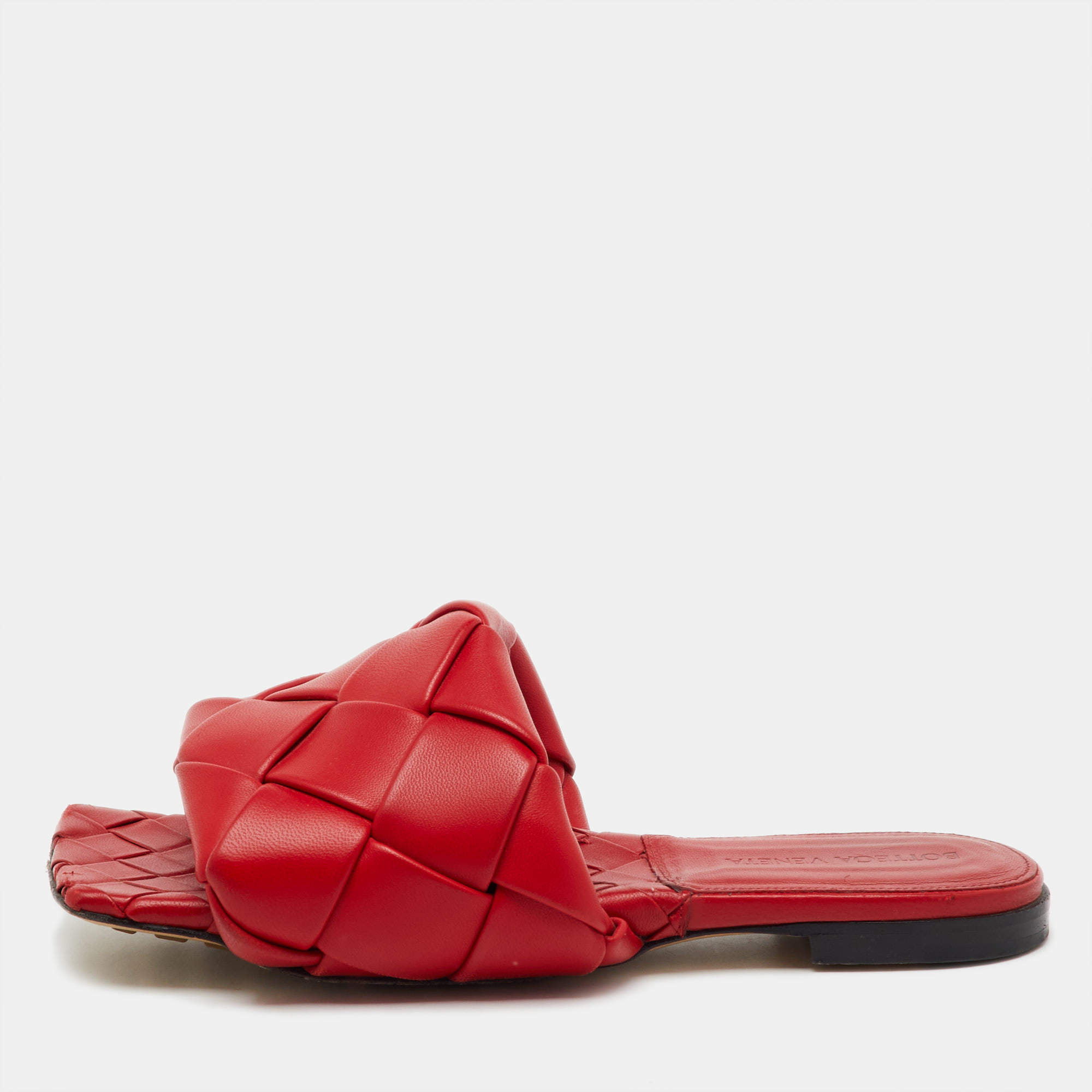 Pre Owned Bottega Veneta Red Intrecciato Leather Lido Flat Slide Sandals Size 35.5