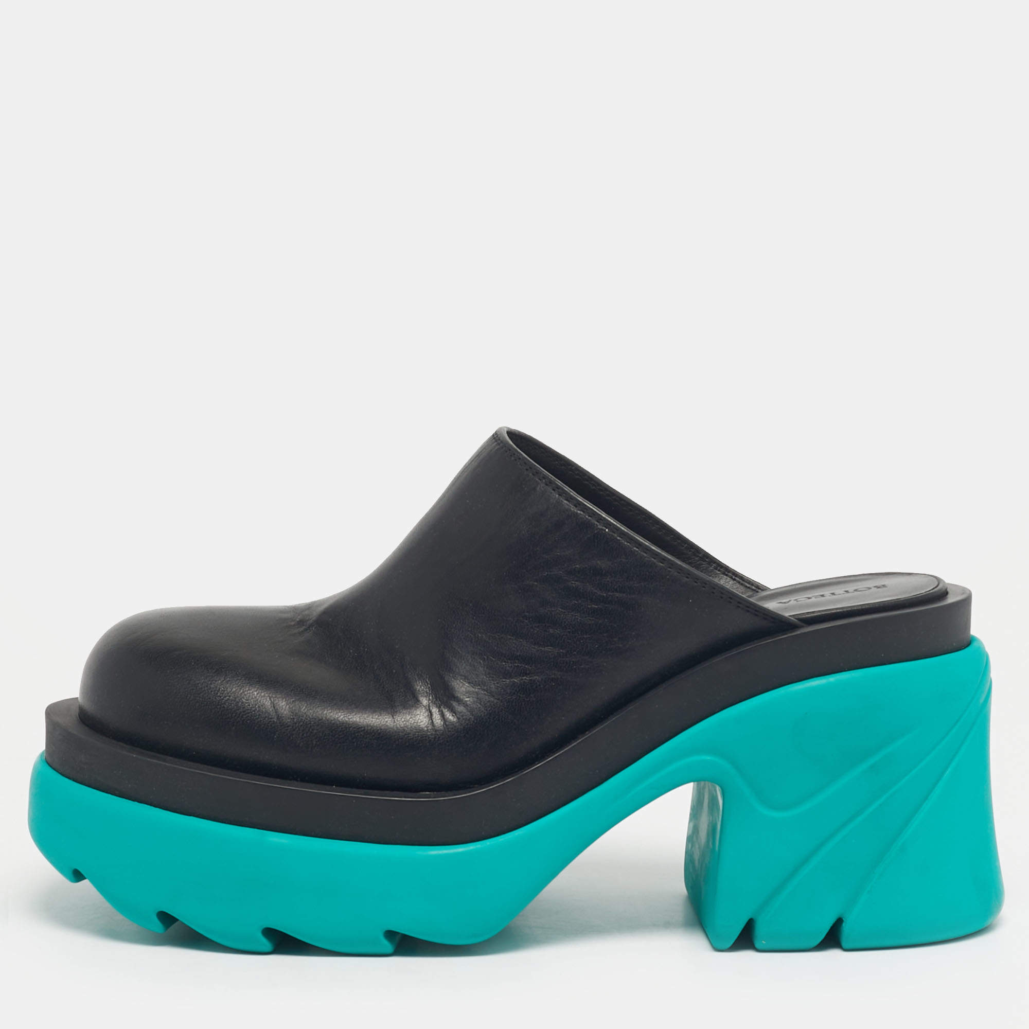 Pre Owned Bottega Veneta Black Leather Flash Mules Size 35