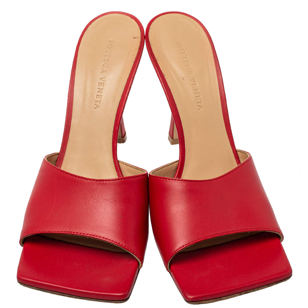 Pre Owned Bottega Veneta Red Leather Square Toe Slide Sandals Size 39.5