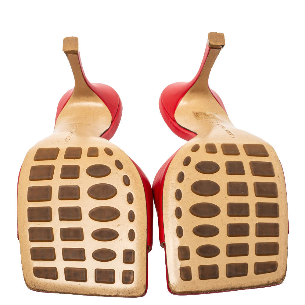 Pre Owned Bottega Veneta Red Leather Square Toe Slide Sandals Size 39.5