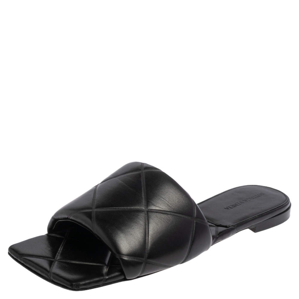 مملوكة مسبقًا Bottega Black Quilted Leather Slide Flats Size 42