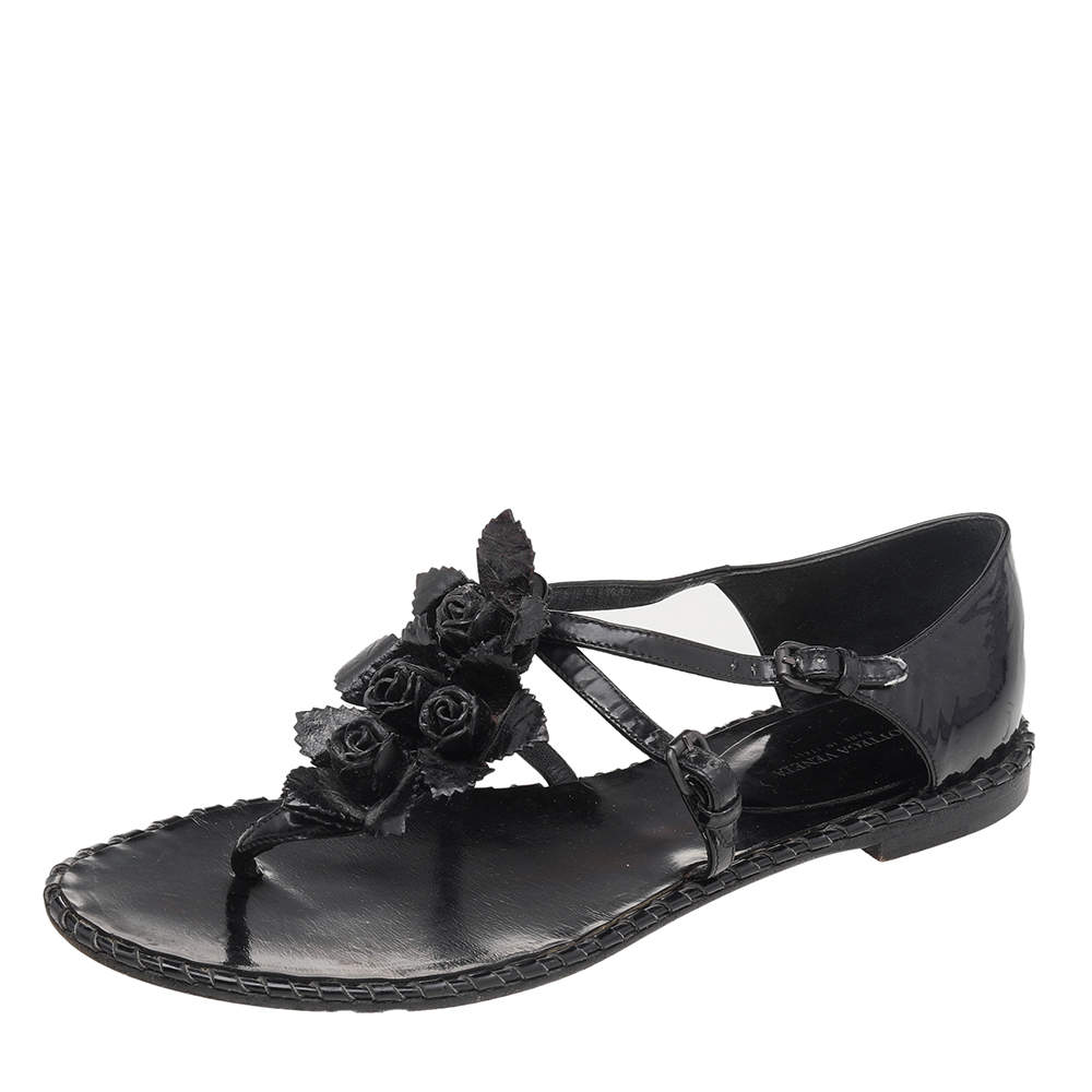 Pre Owned Bottega Veneta Black Patent Leather Flower Cutout Flat Sandals Size 38.5