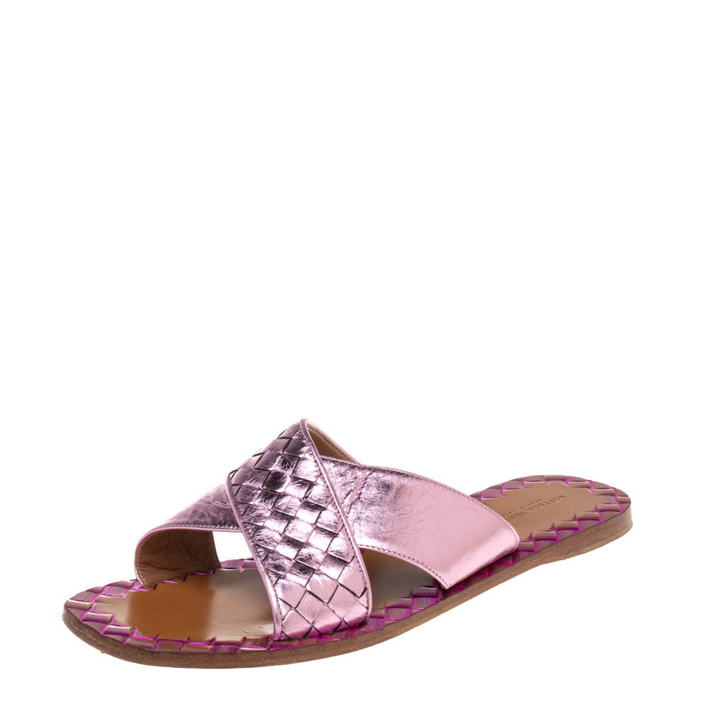 مملوكة مسبقًا Bottega Veneta Pink Intrecciato Leather Flat Sandals Size 39