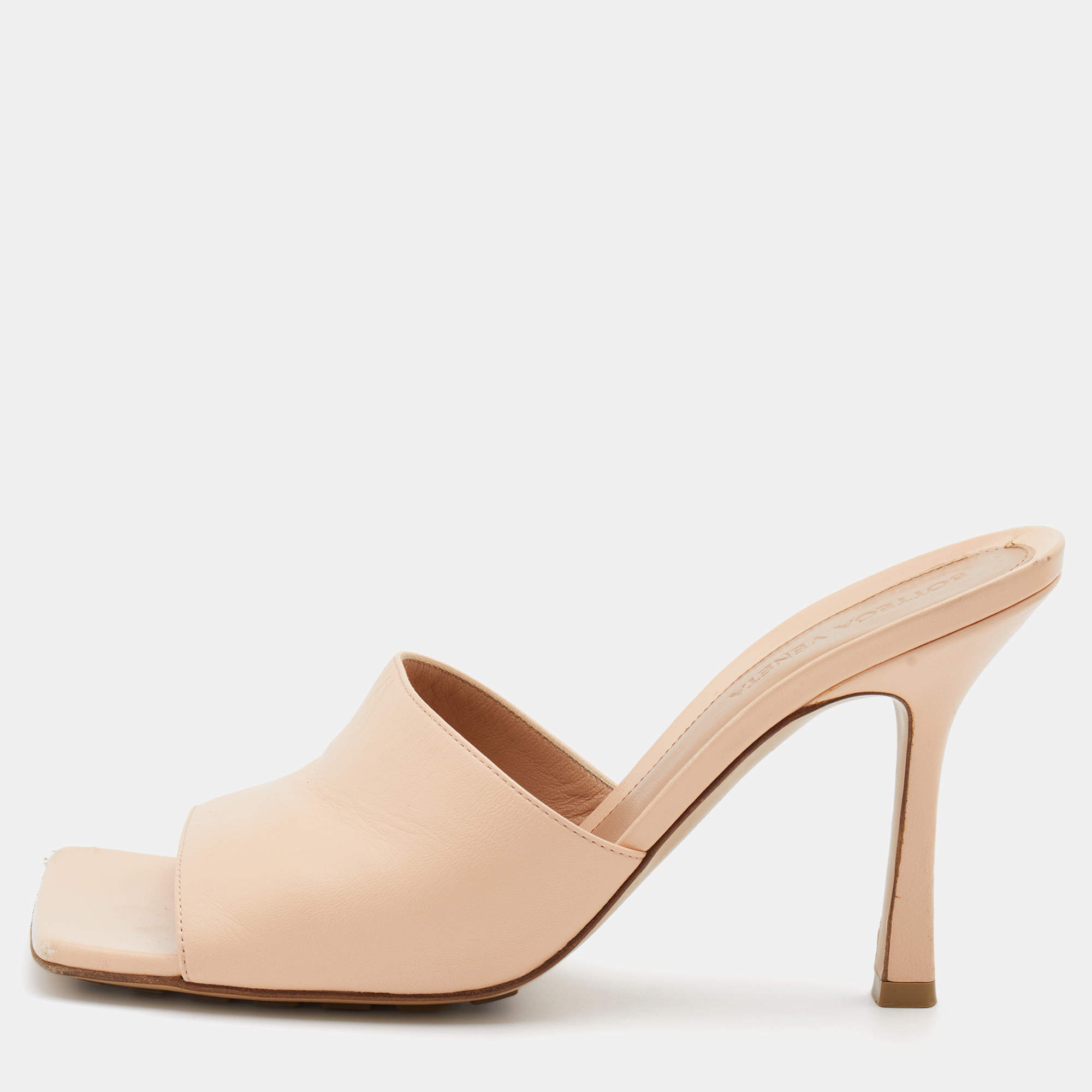 مملوكة مسبقًا Bottega Veneta Light Peach Leather Stretch Square Toe Slide Sandals Size 38