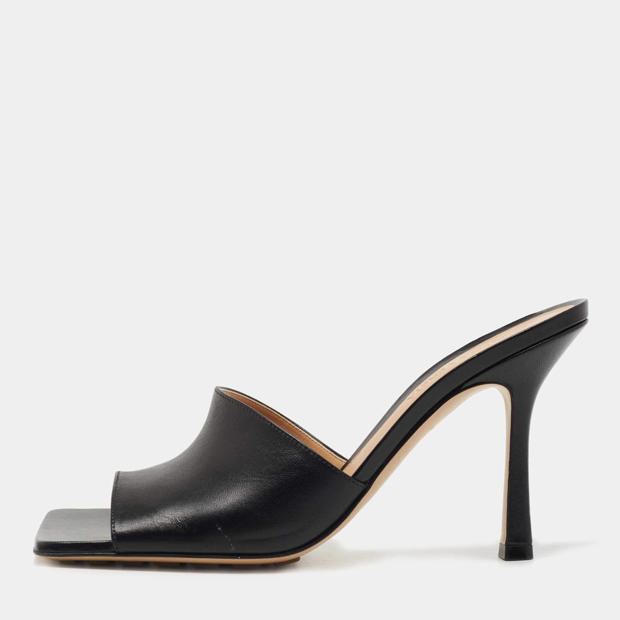 Pre Owned Bottega Veneta Black Leather Square Toe Slide Sandals Size 38.5