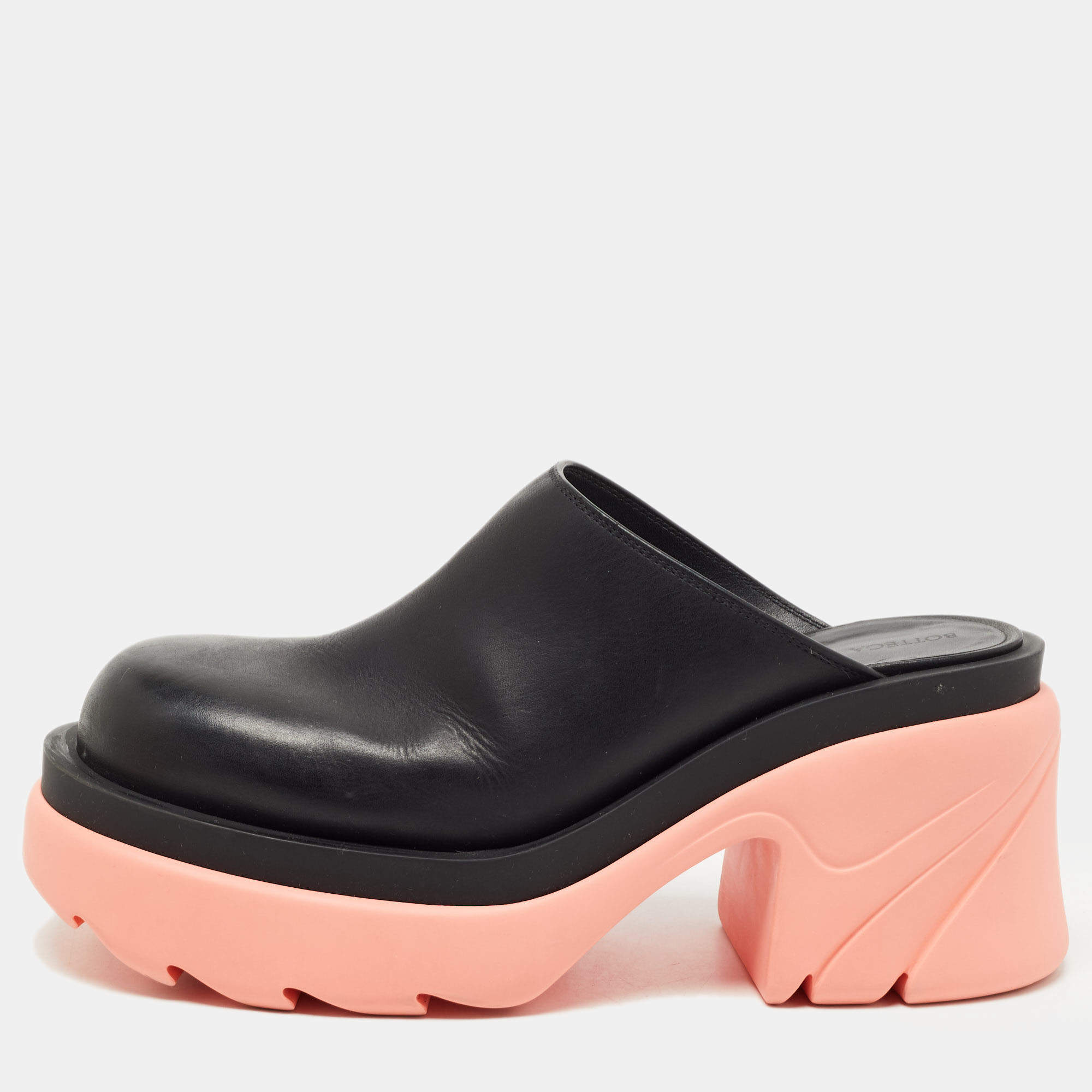 مملوكة مسبقًا Bottega Veneta Black/ Pink Leather Flash Mules Size 38