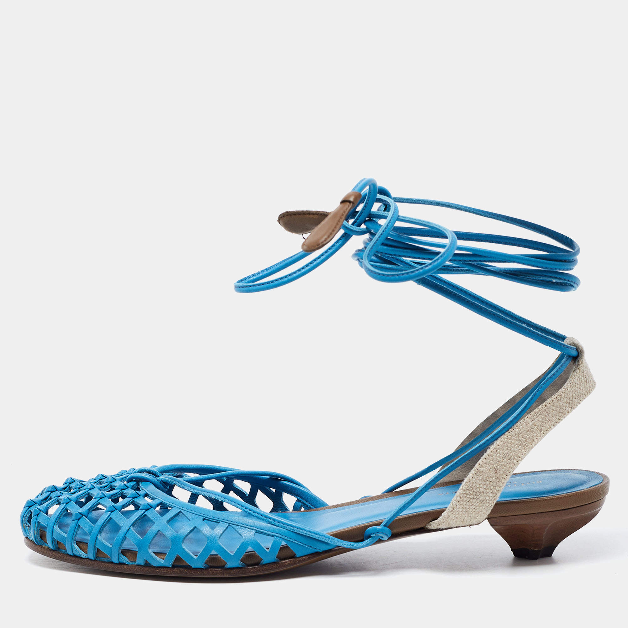 مملوكة مسبقًا Bottega Veneta Blue Leather Ankle Strap Lace Up Sandals Size 38.5