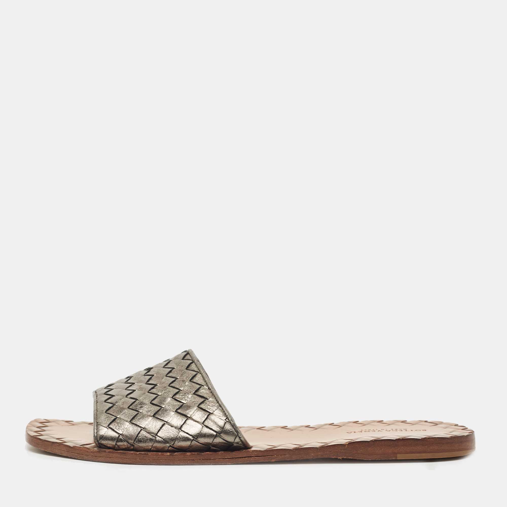 مملوكة مسبقًا Bottega Veneta Metallic Bronze Intrecciato Leather Flat Slides Size 38