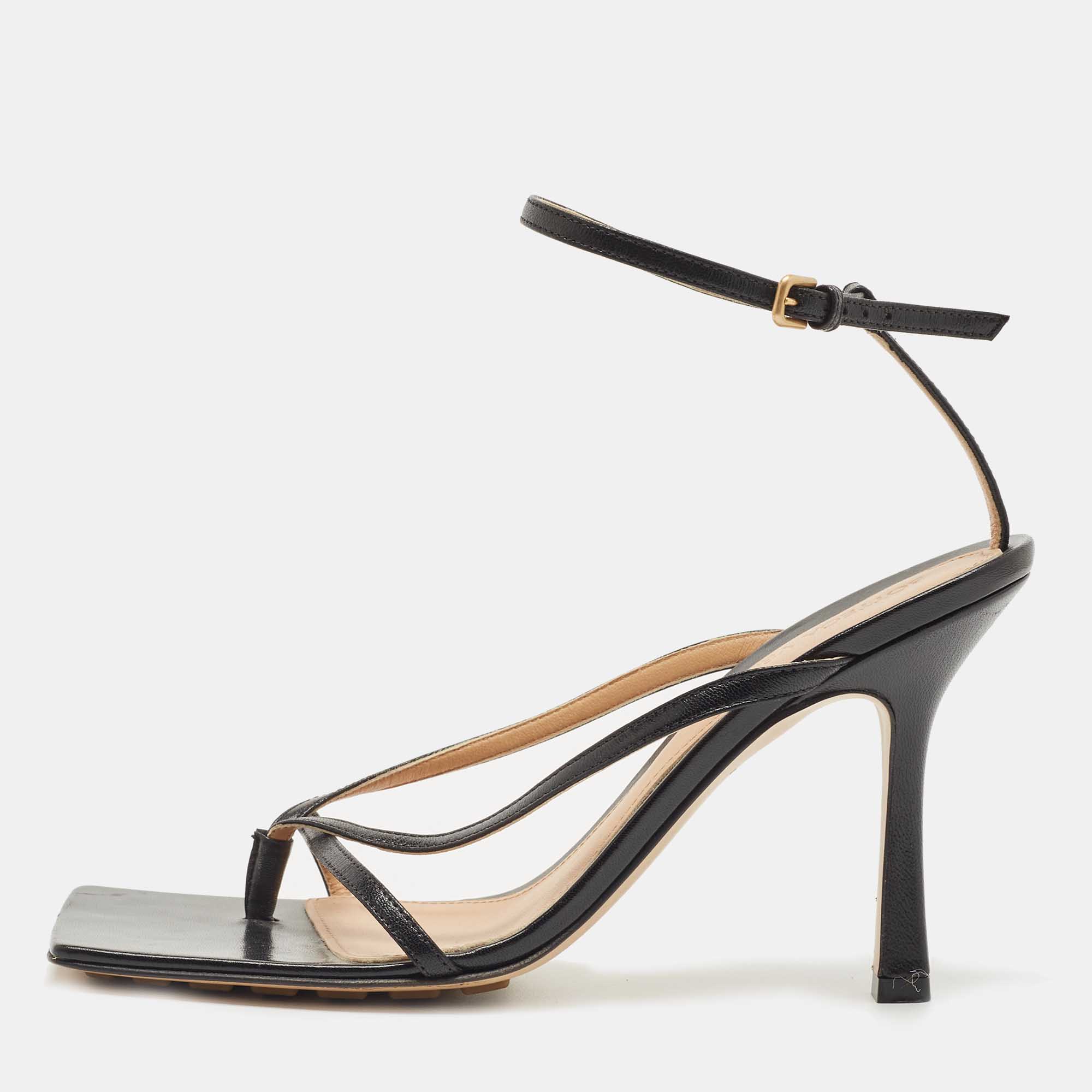 مملوكة مسبقًا Bottega Veneta Black Leather Stretch Square Ankle Strap Sandals Size 38